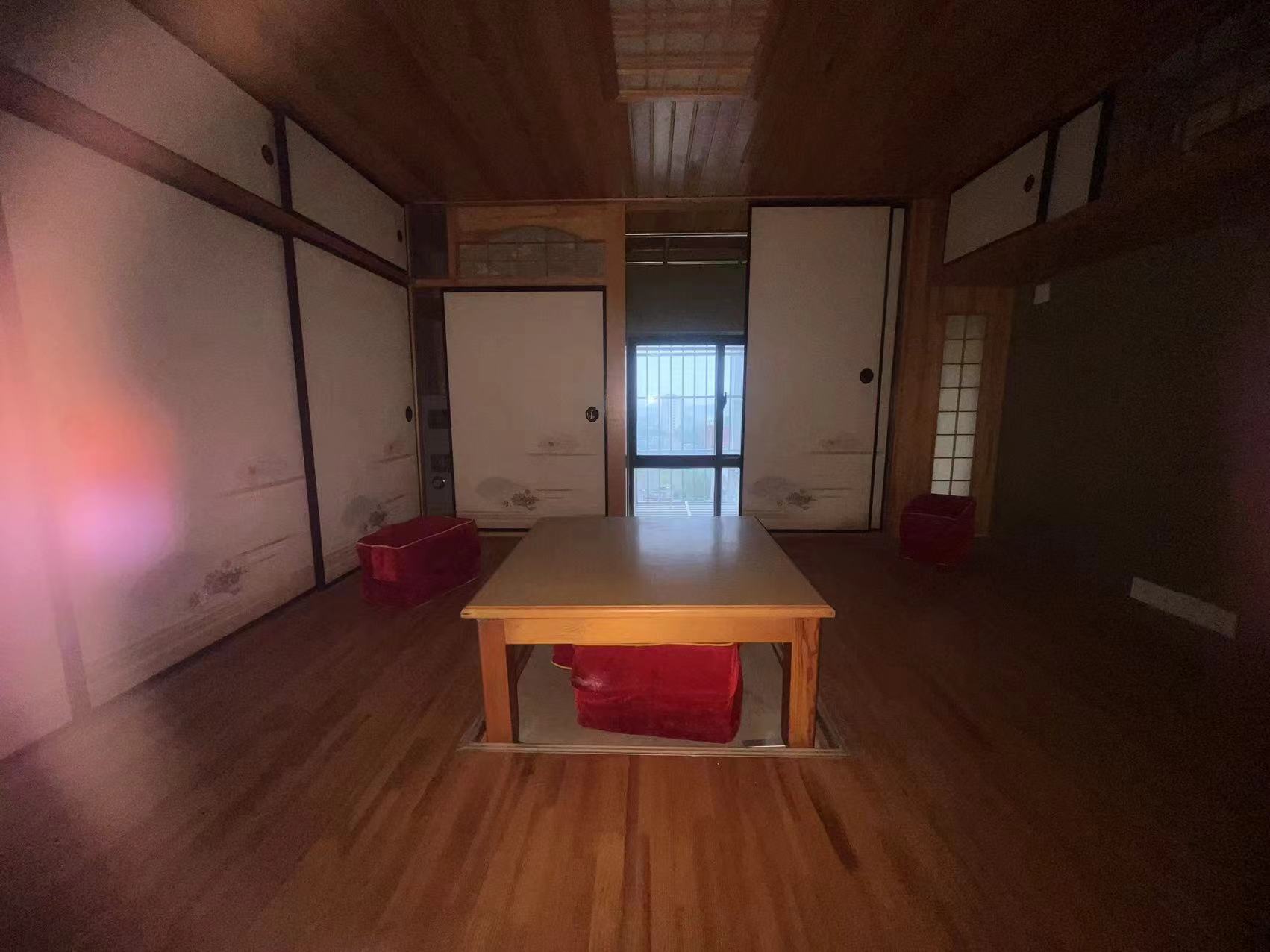鸿运大厦 室厅卫 180m&sup2;