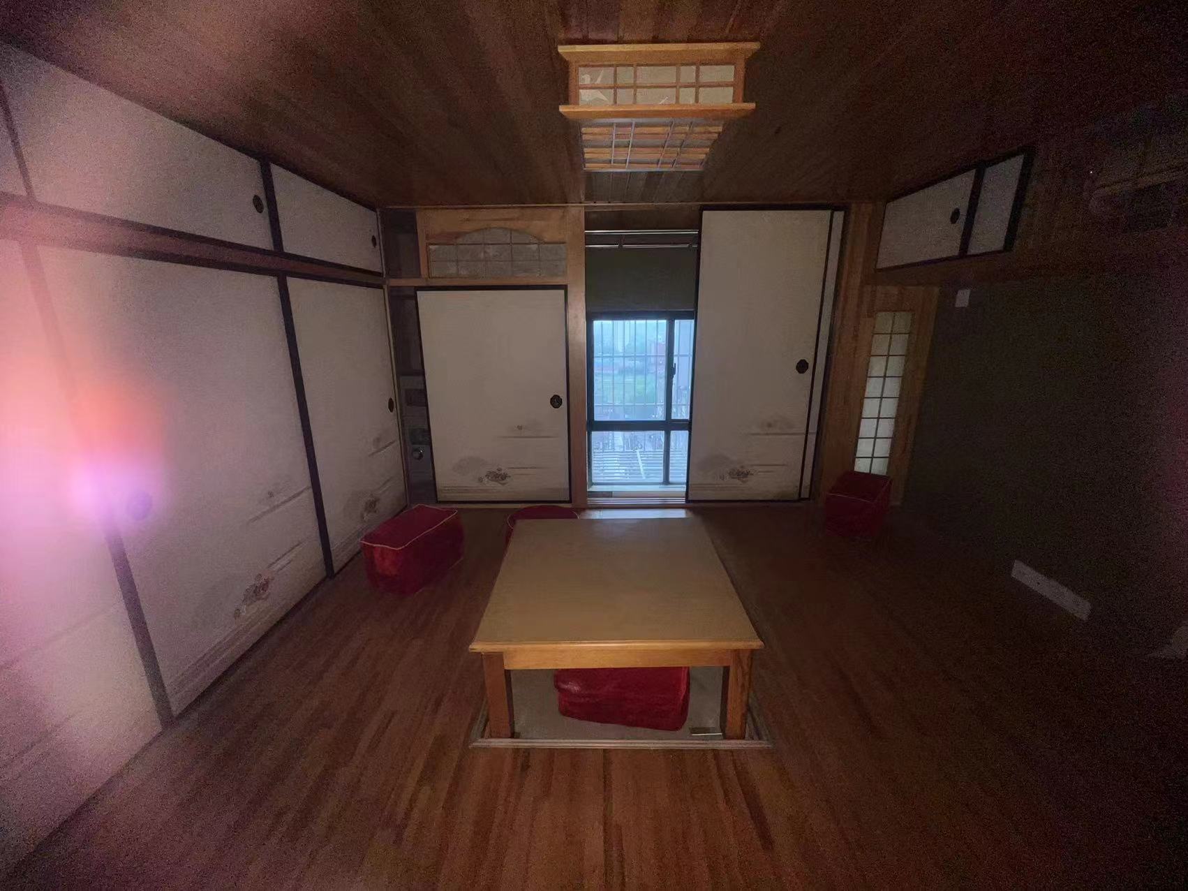鸿运大厦 室厅卫 180m&sup2;