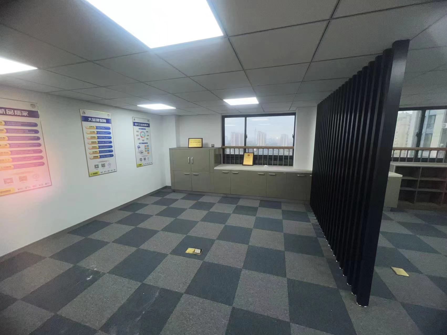 鸿运大厦 室厅卫 180m&sup2;