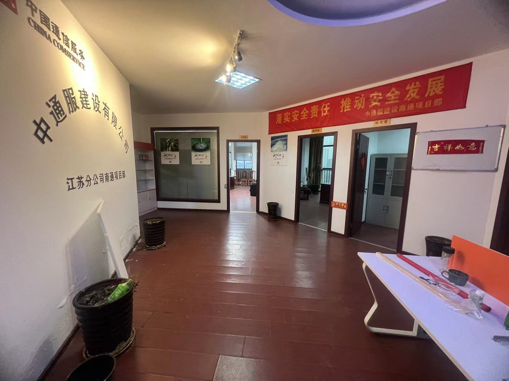 鸿运大厦 4室1厅1卫 239.5m&sup2;