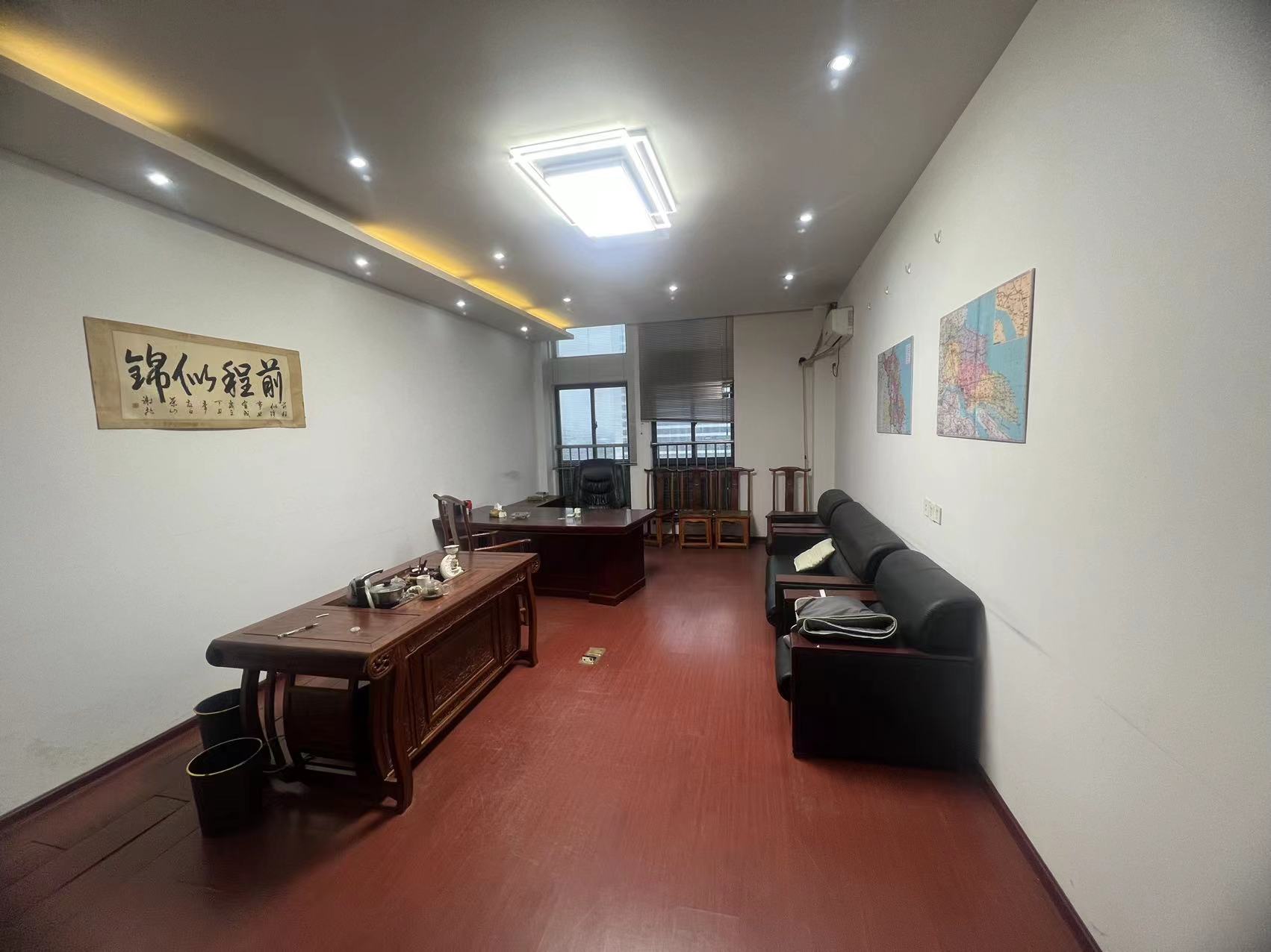 鸿运大厦 4室1厅1卫 239.5m&sup2;