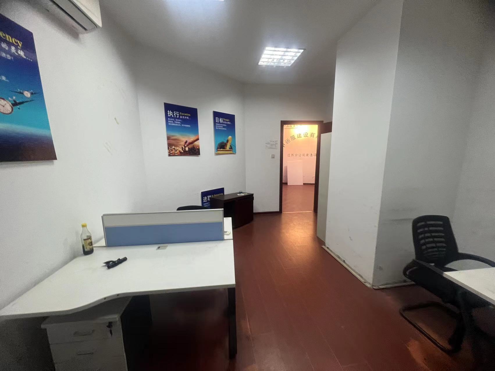 鸿运大厦 4室1厅1卫 239.5m&sup2;