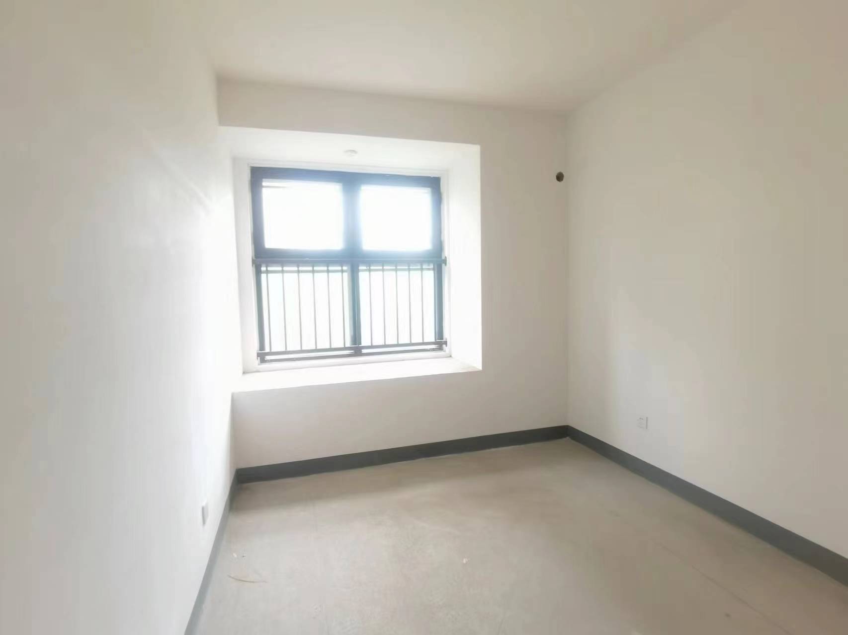 绿地新里城 3室2厅1卫 89.99m&sup2;