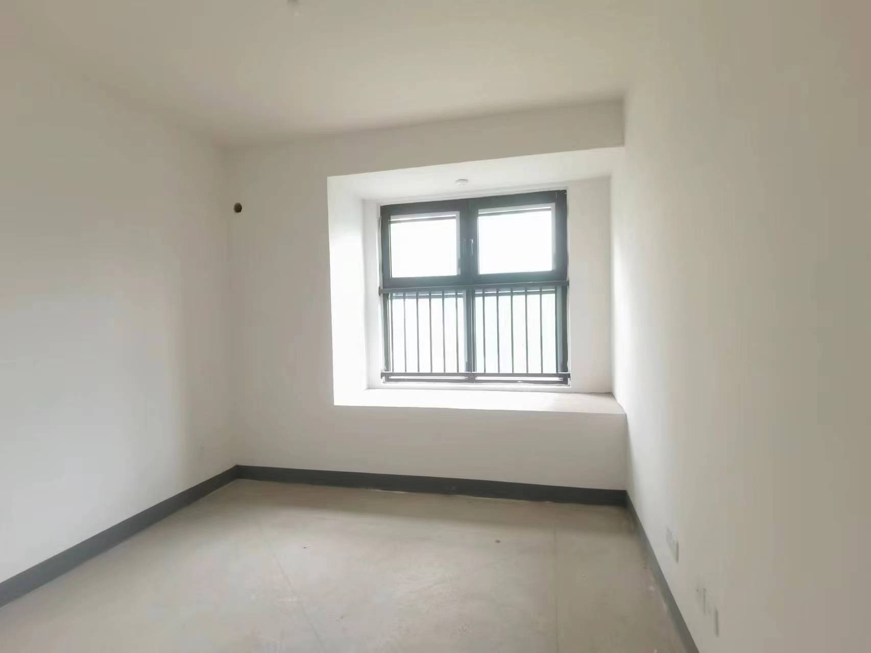 绿地新里城 3室2厅1卫 89.99m&sup2;