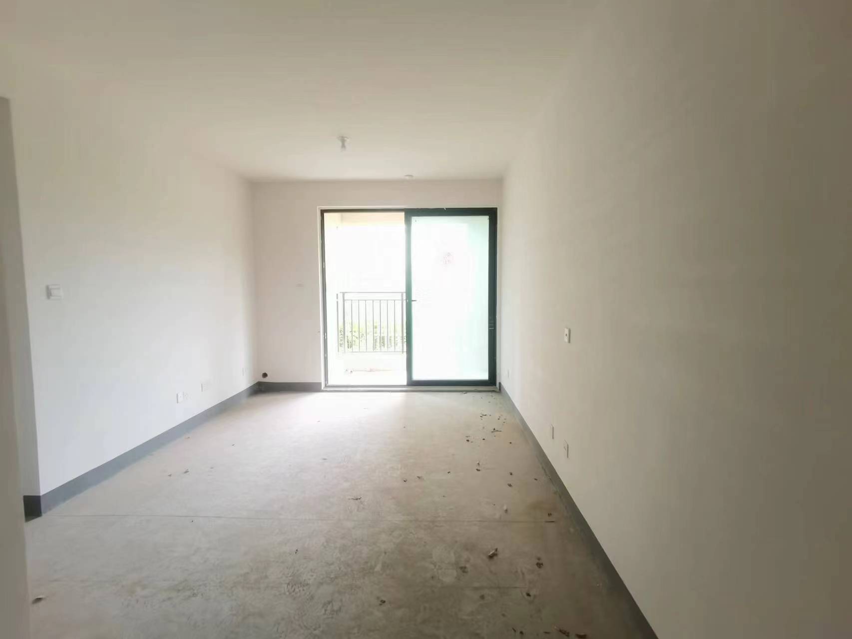 绿地新里城 3室2厅1卫 89.99m&sup2;