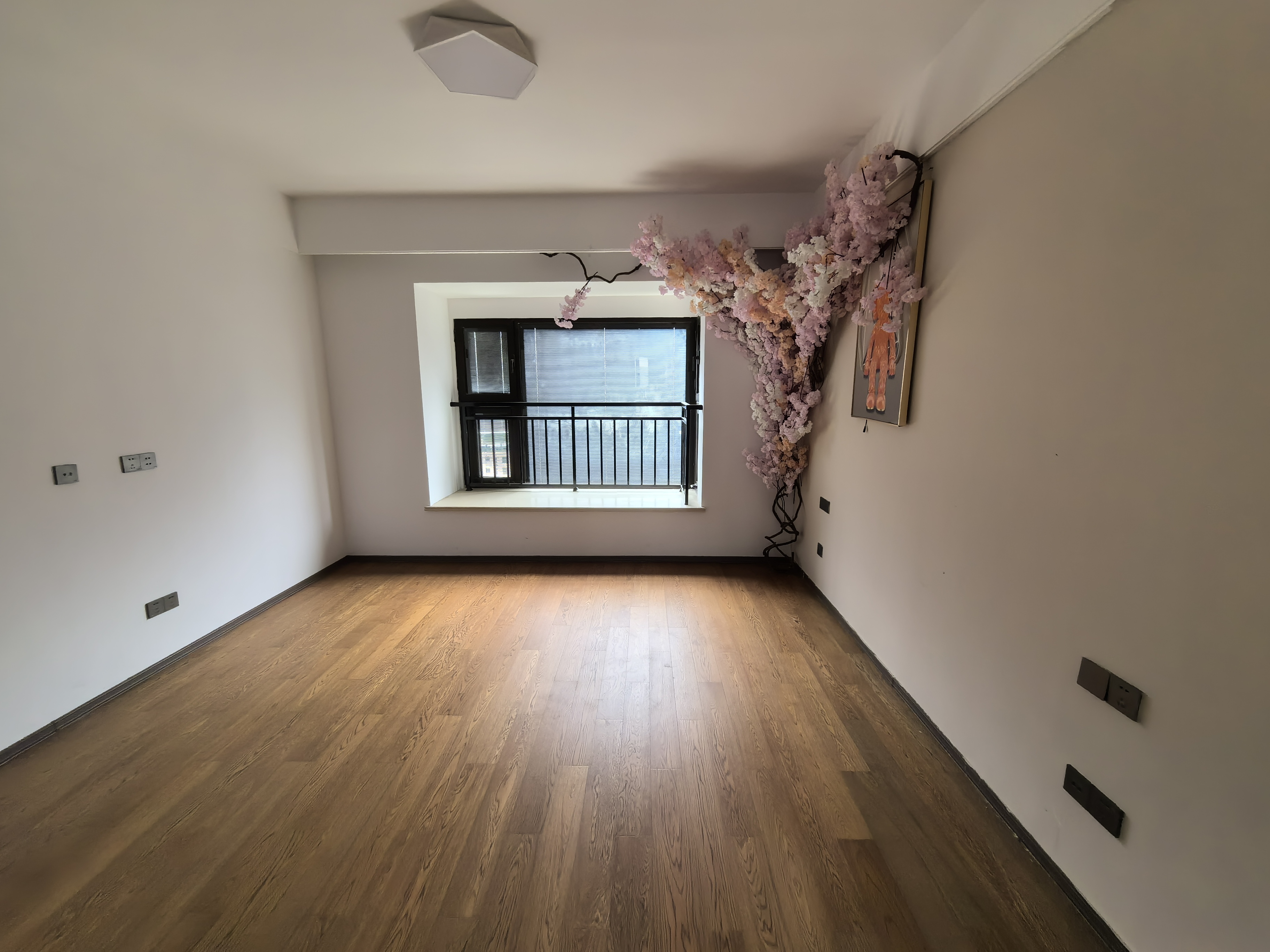 春风南岸东园 4室2厅2卫 215m&sup2;
