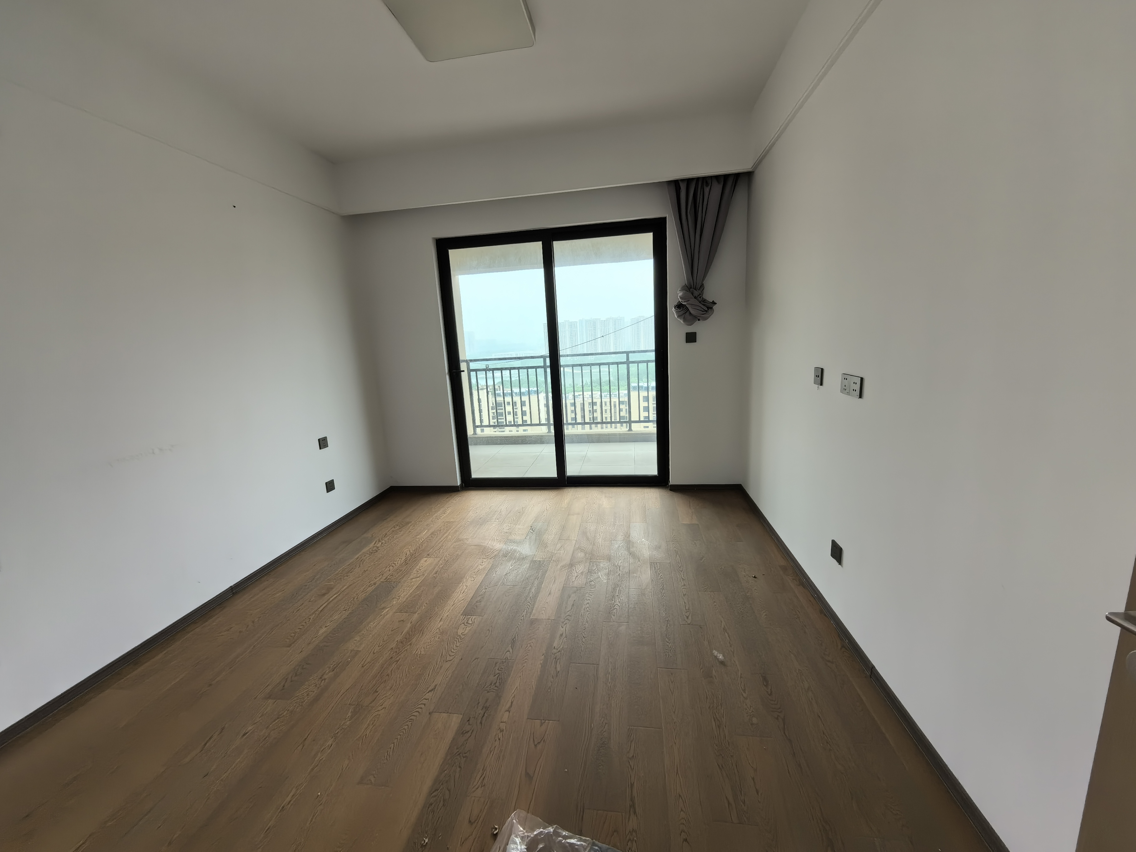 春风南岸东园 4室2厅2卫 215m&sup2;