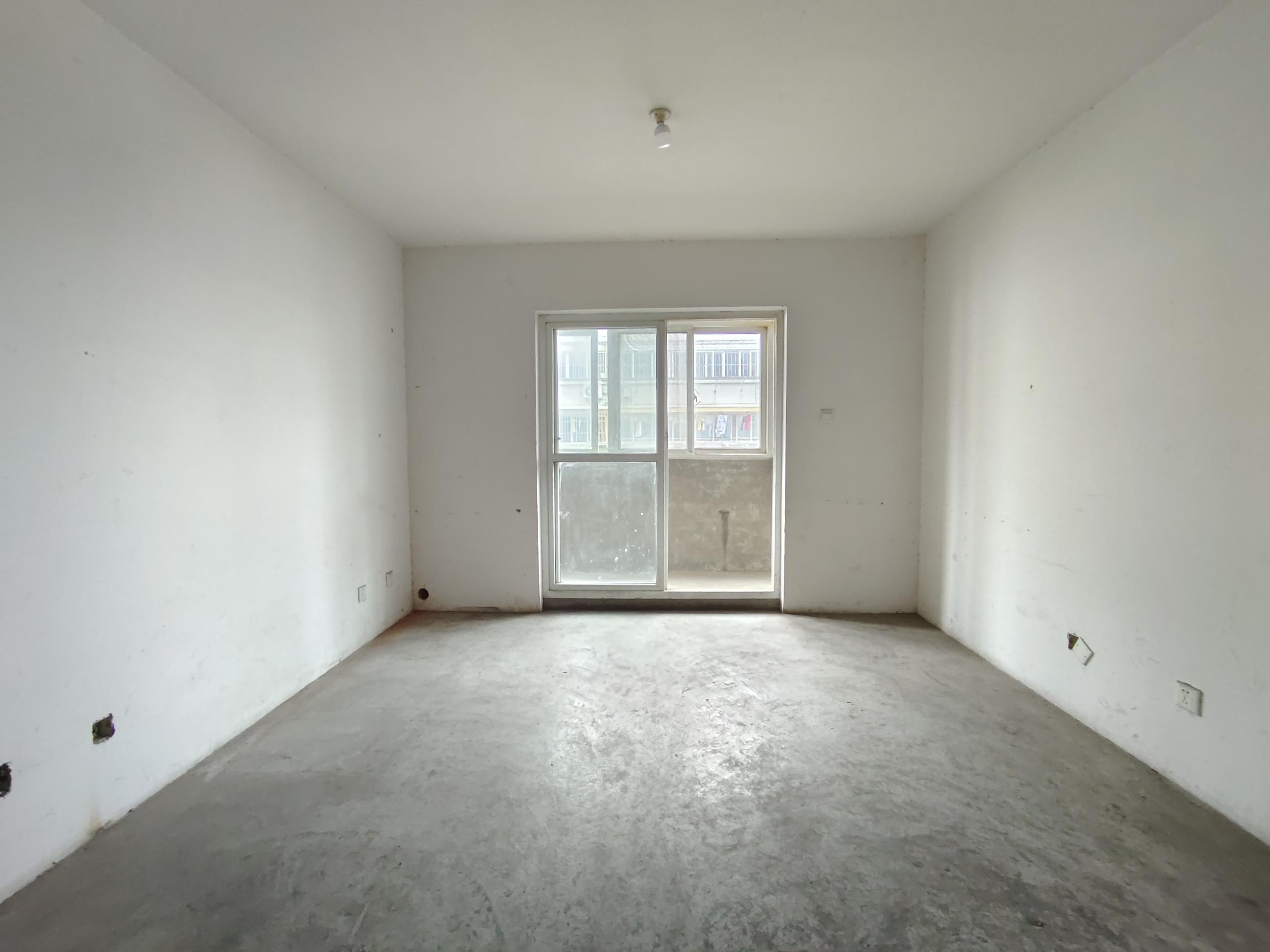 怡园新苑 3室2厅1卫 126.21m²