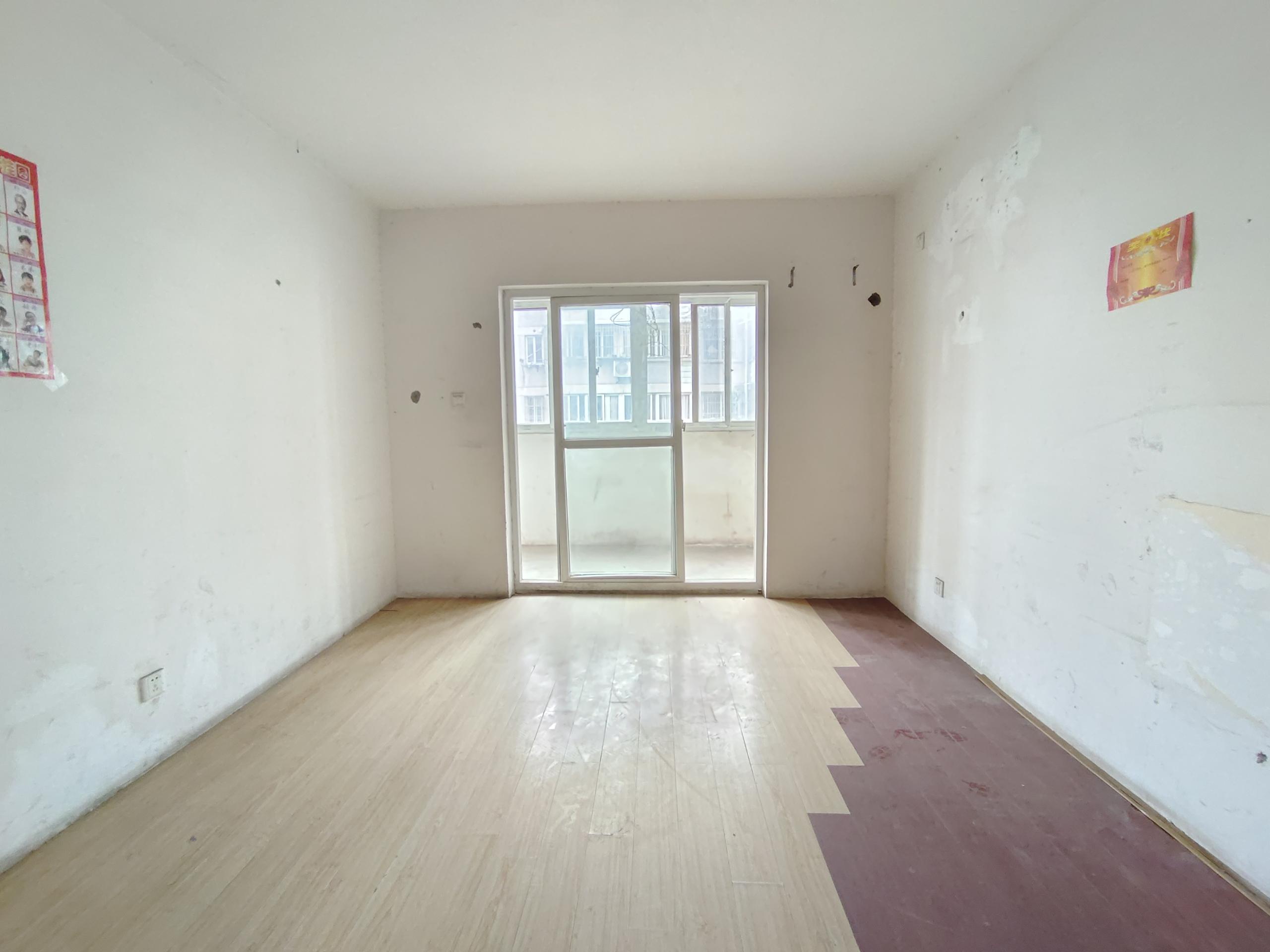 怡园新苑 3室2厅1卫 126.21m²