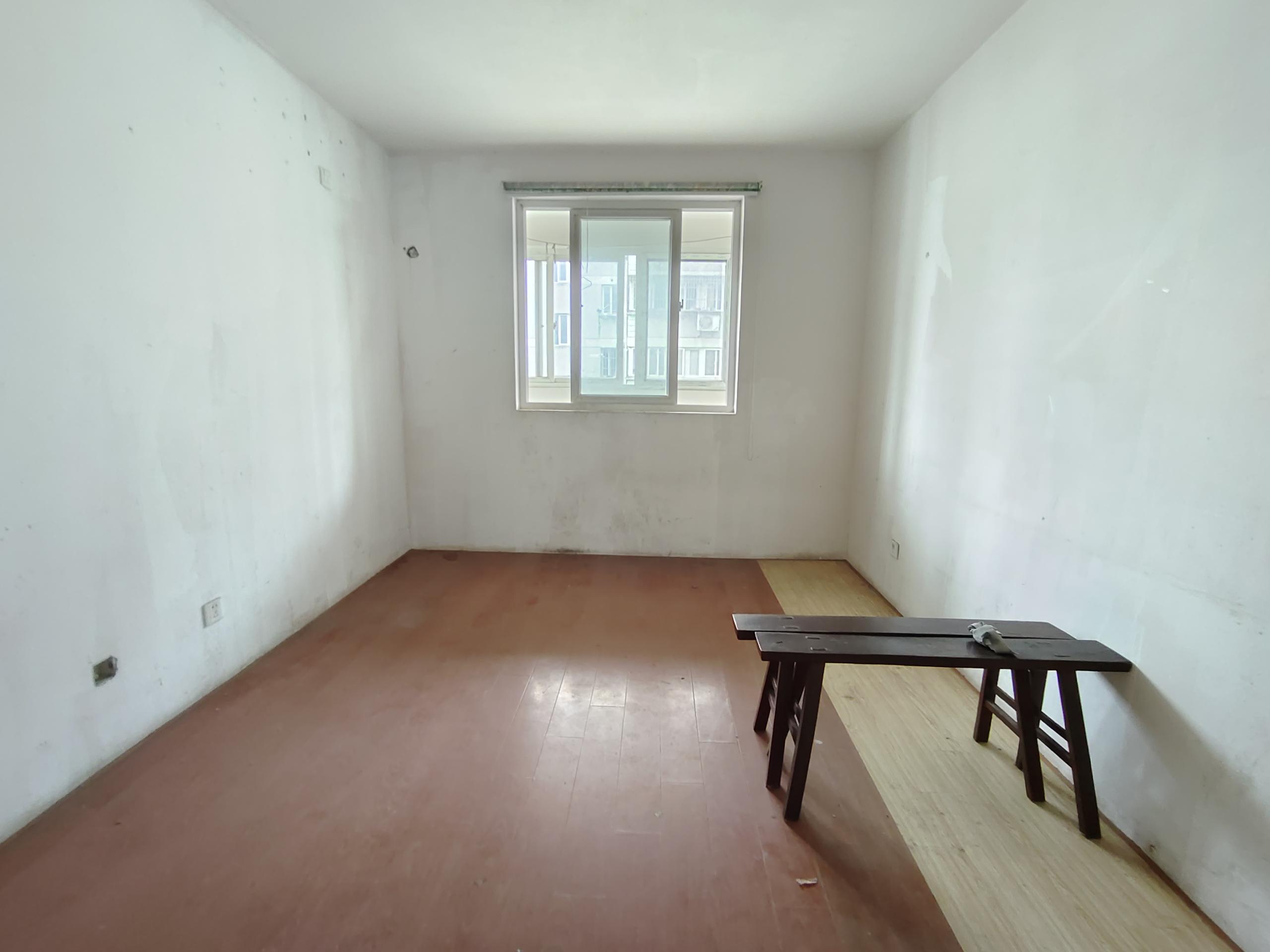 怡园新苑 3室2厅1卫 126.21m²