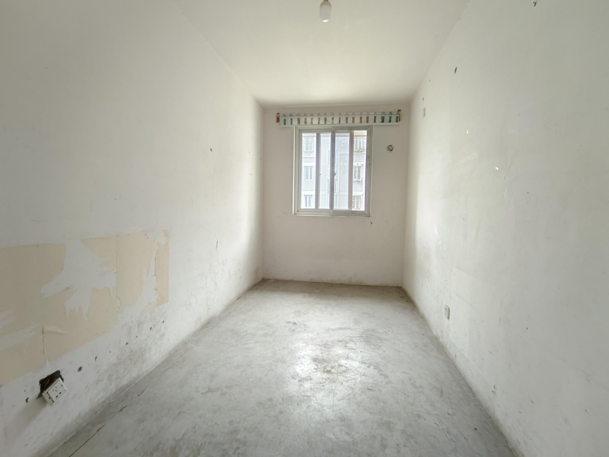 怡园新苑 3室2厅1卫 126.21m²