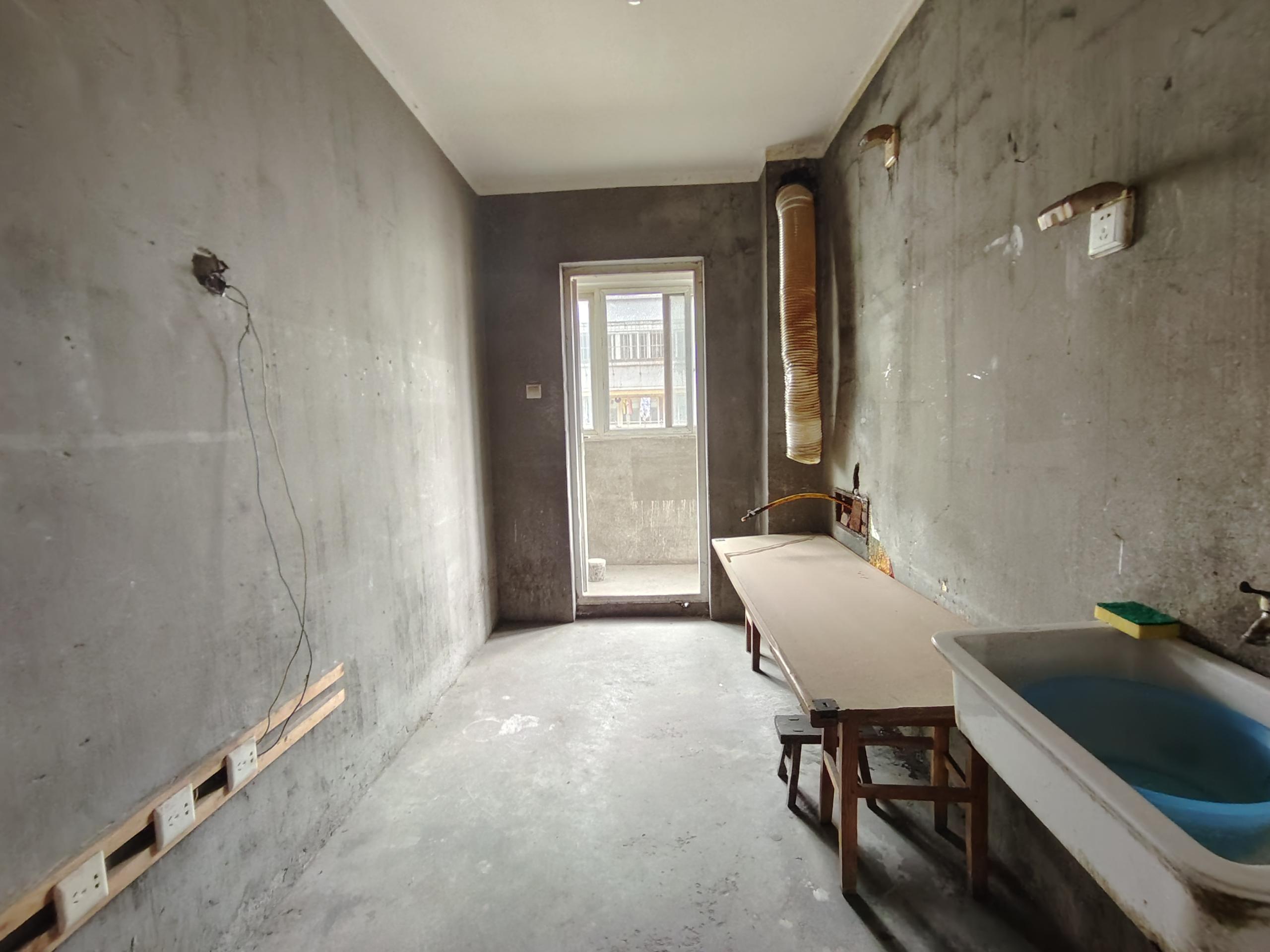 怡园新苑 3室2厅1卫 126.21m²