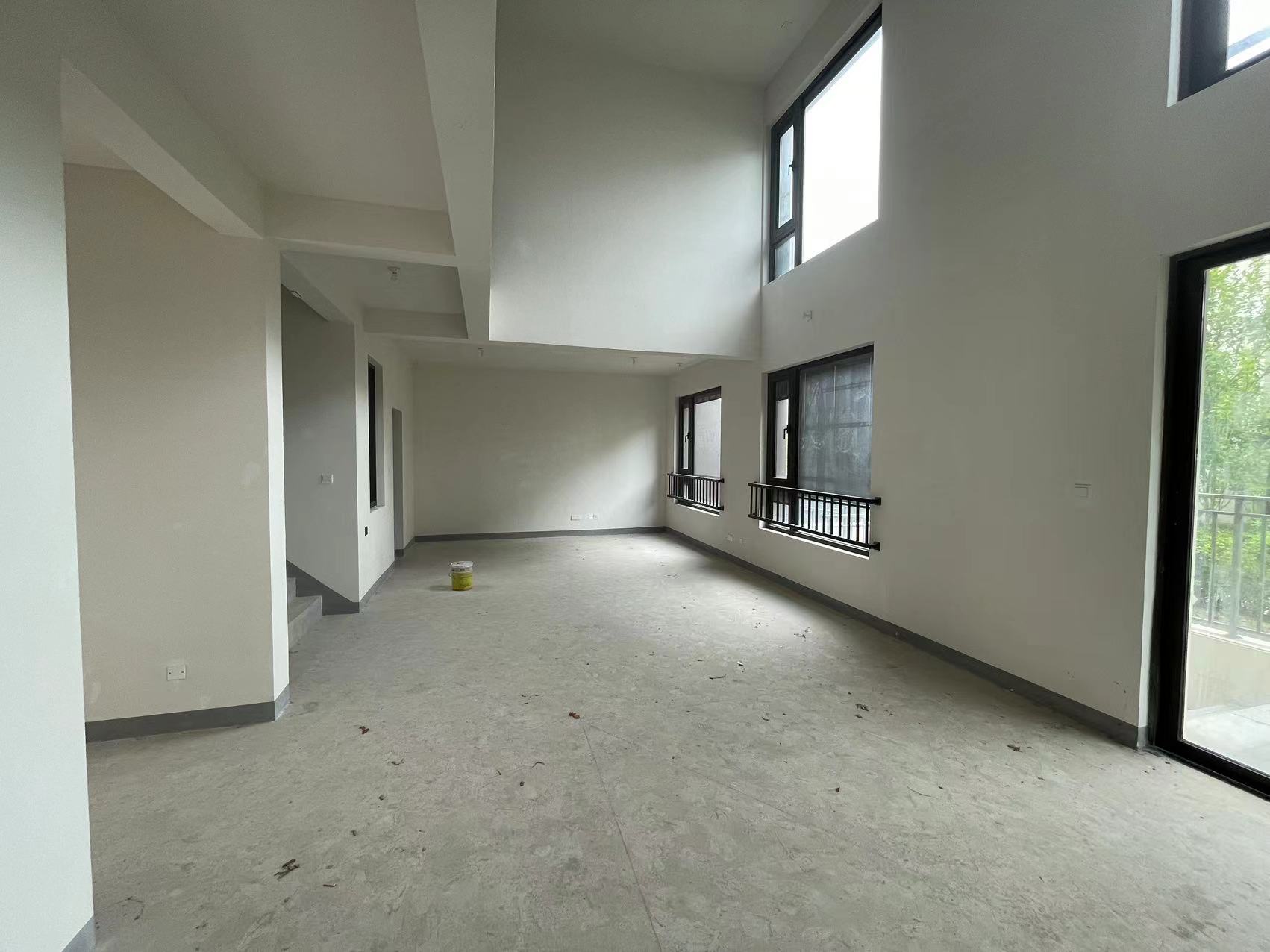 春风南岸东园 5室2厅3卫 205m²