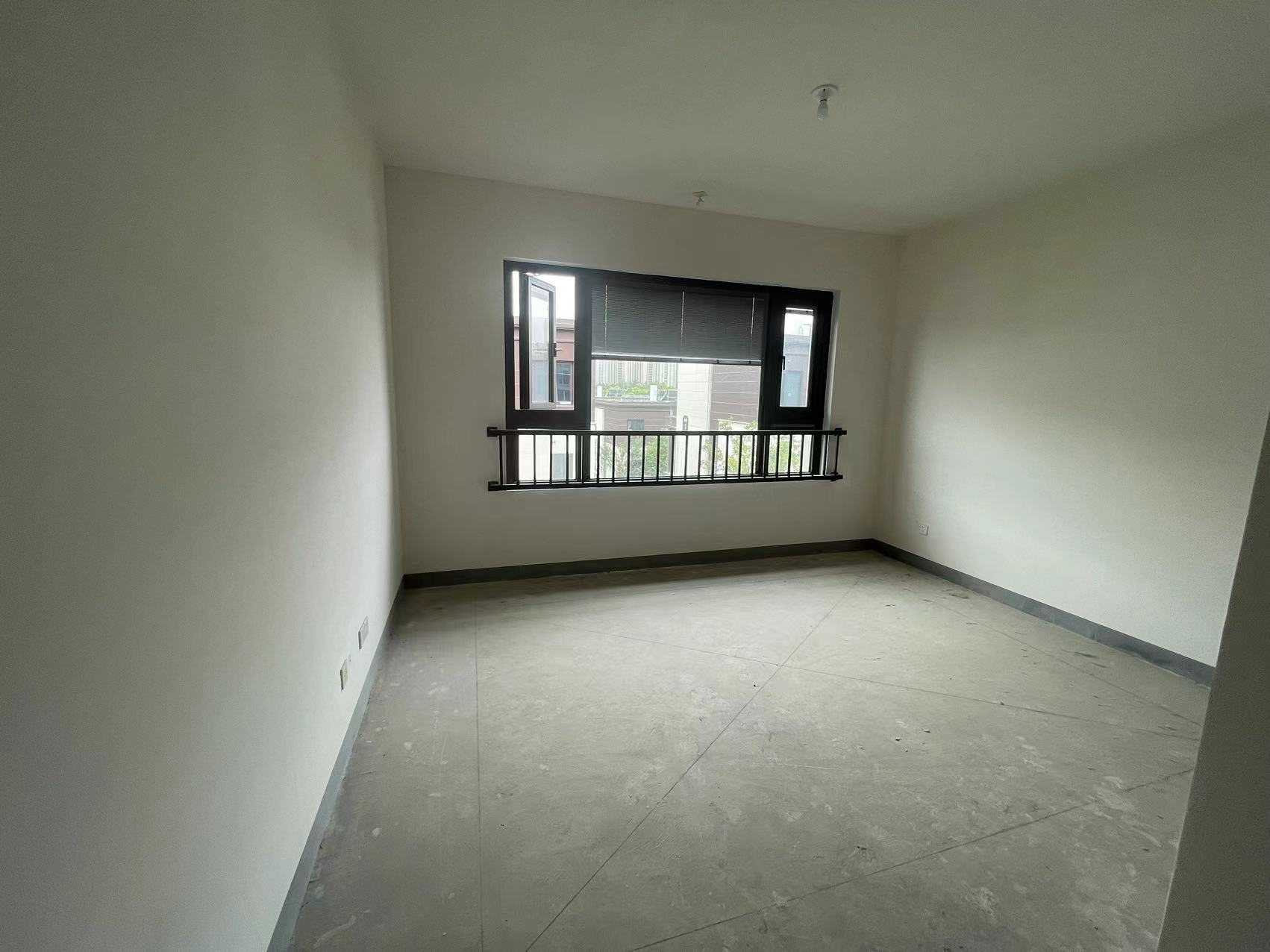 春风南岸东园 5室2厅3卫 205m&sup2;