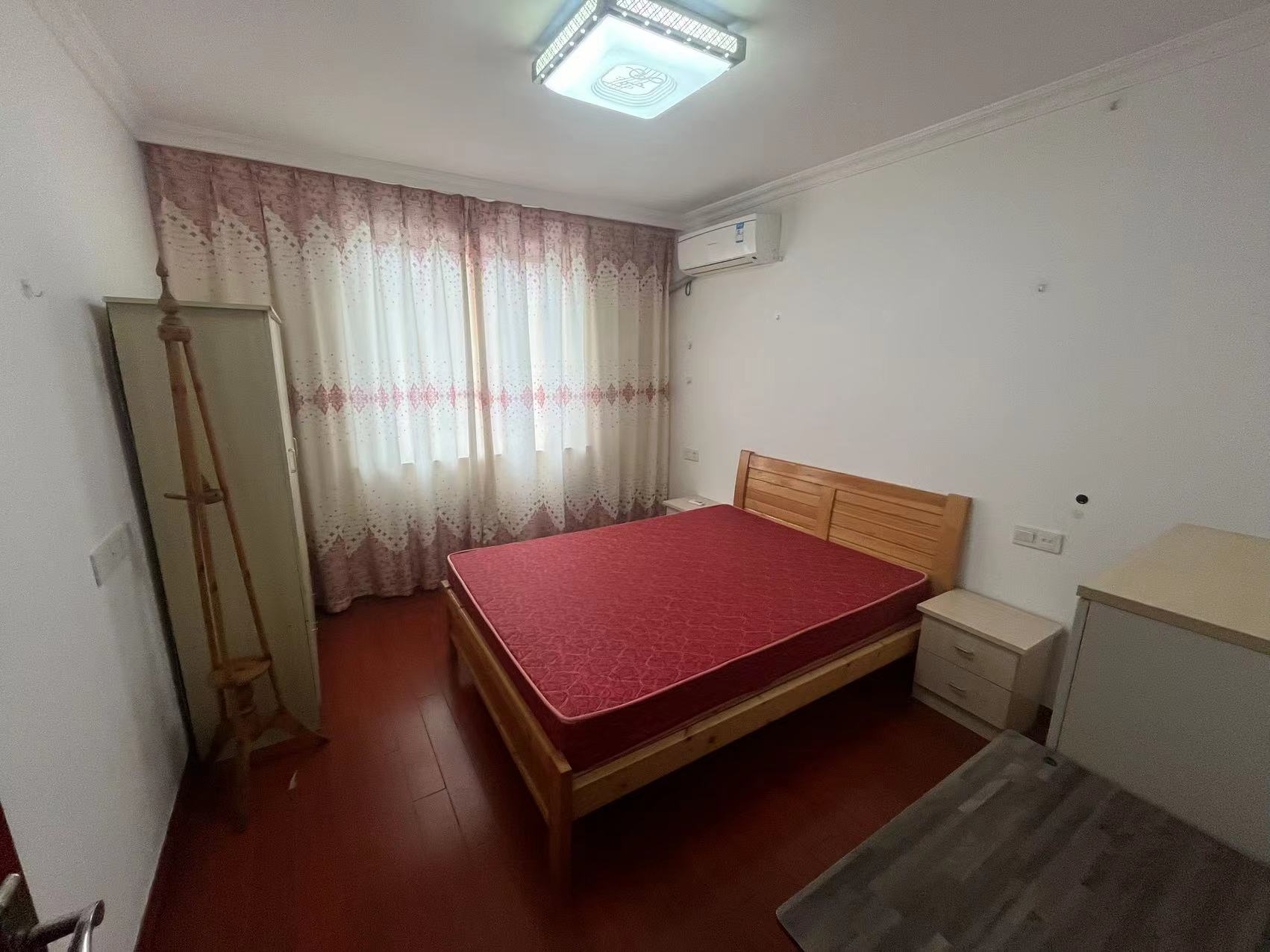 天勤家园 3室2厅1卫 142m&sup2;