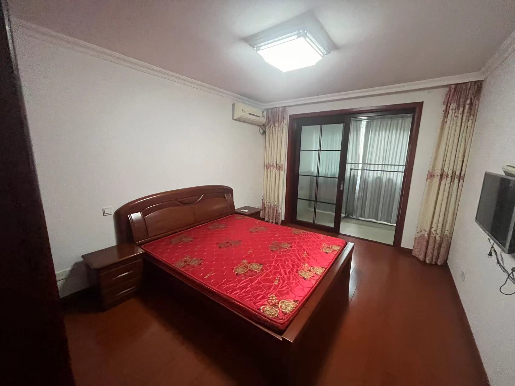天勤家园 3室2厅1卫 142m&sup2;