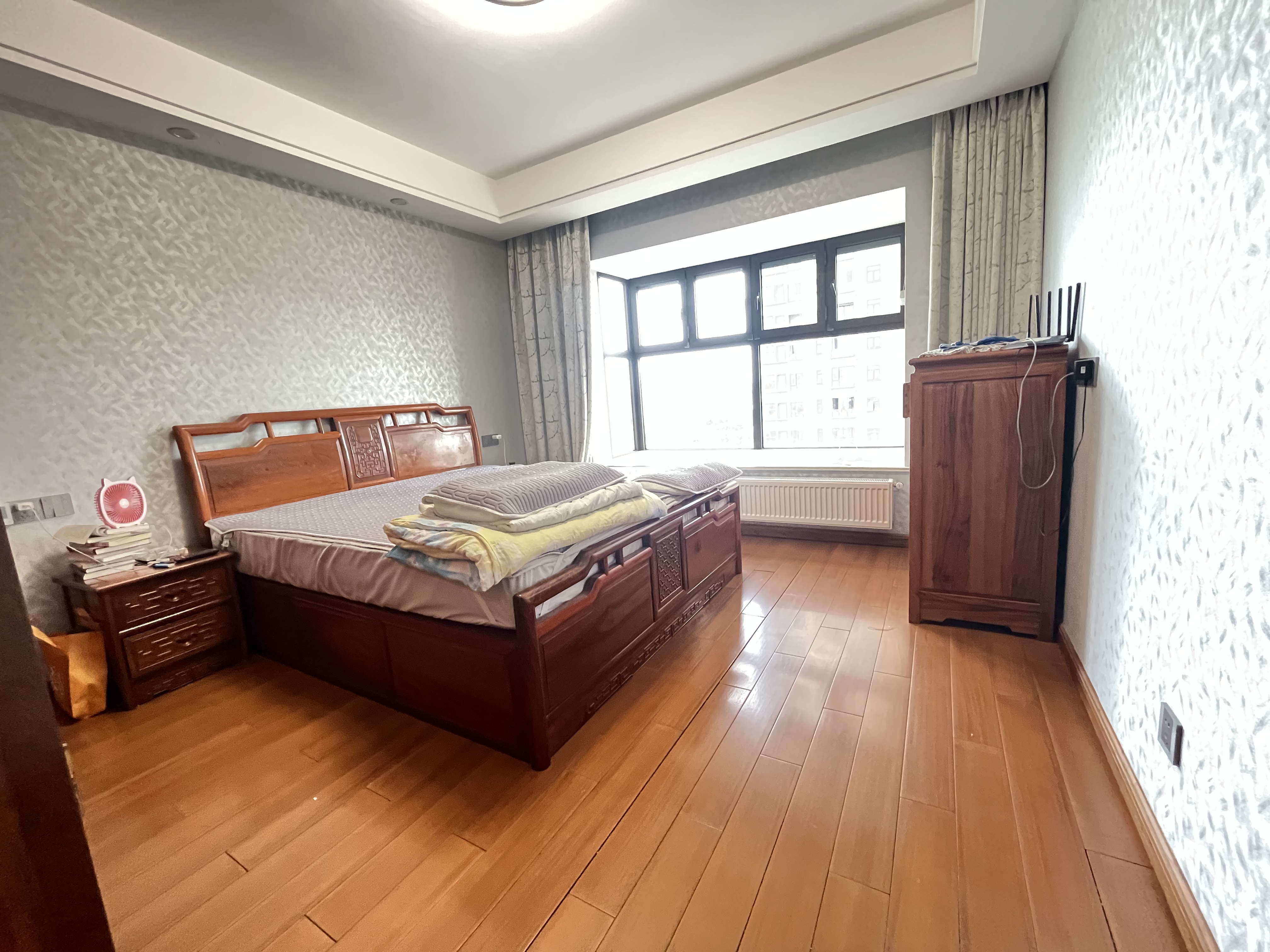 华强城 4室2厅2卫 144m&sup2;