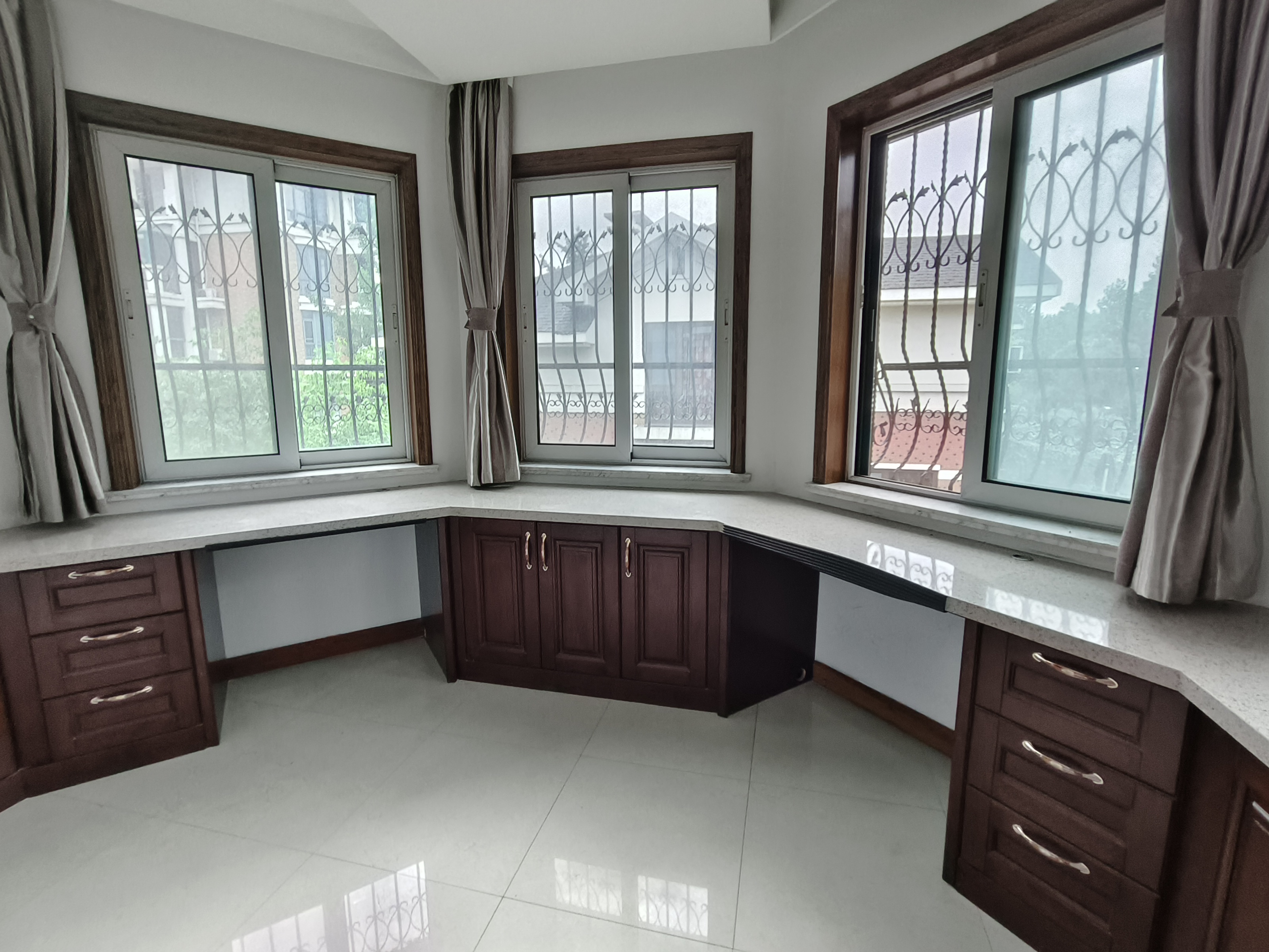 凤凰莱茵苑 6室2厅3卫 287.5m&sup2;