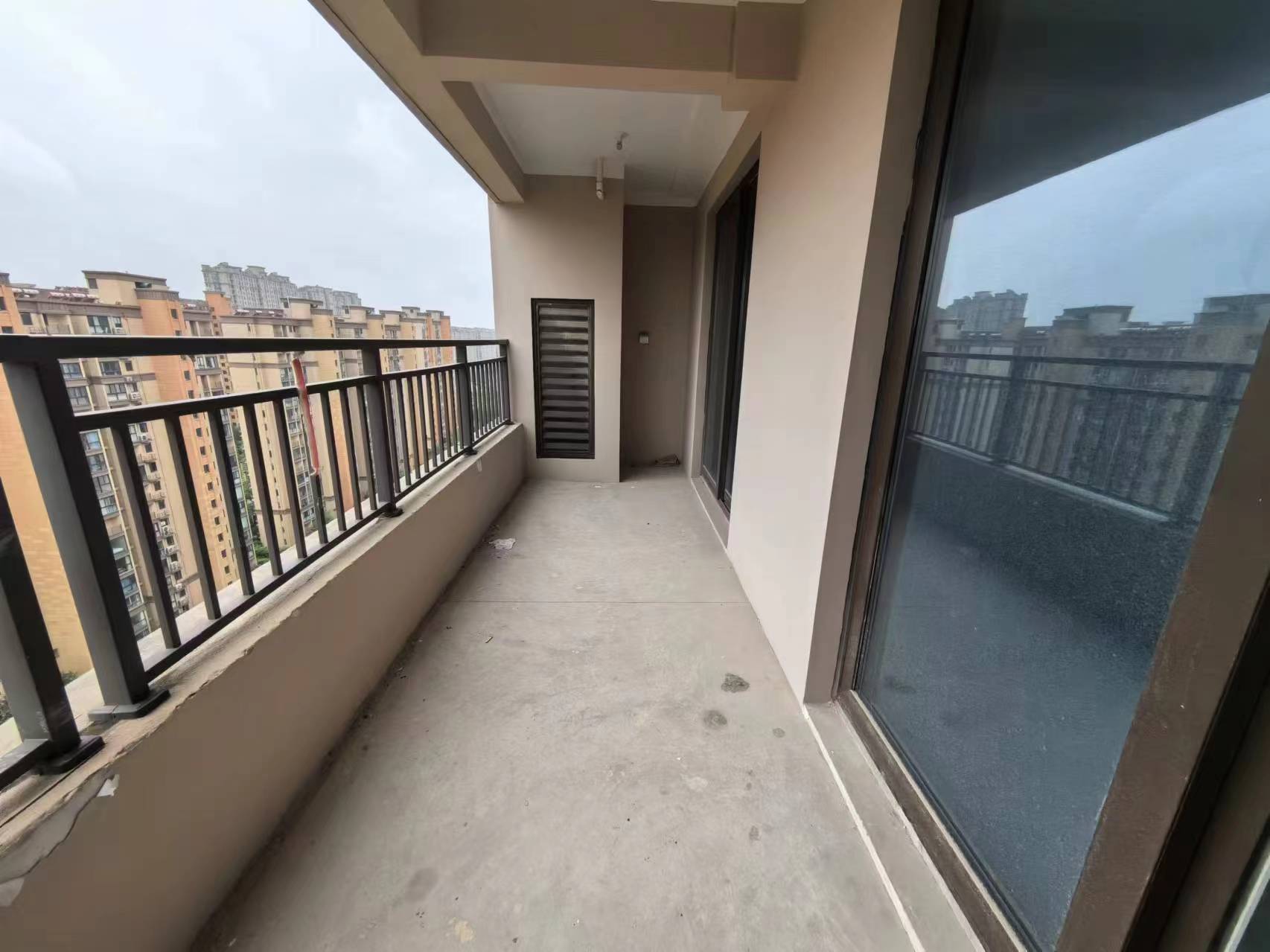 佳源都市 4室2厅2卫 127.24m&sup2;