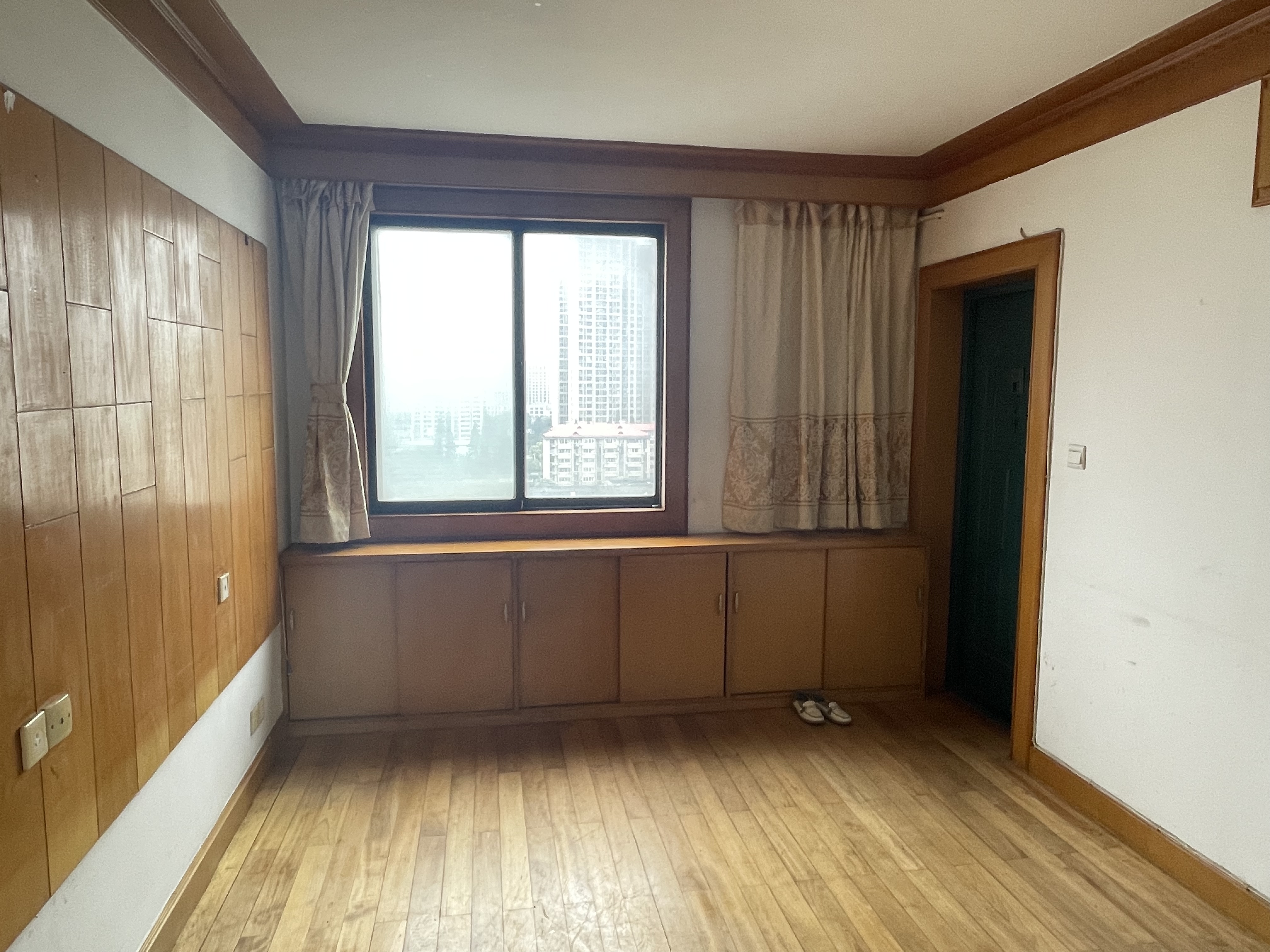 华能大厦 3室1厅1卫 82m²