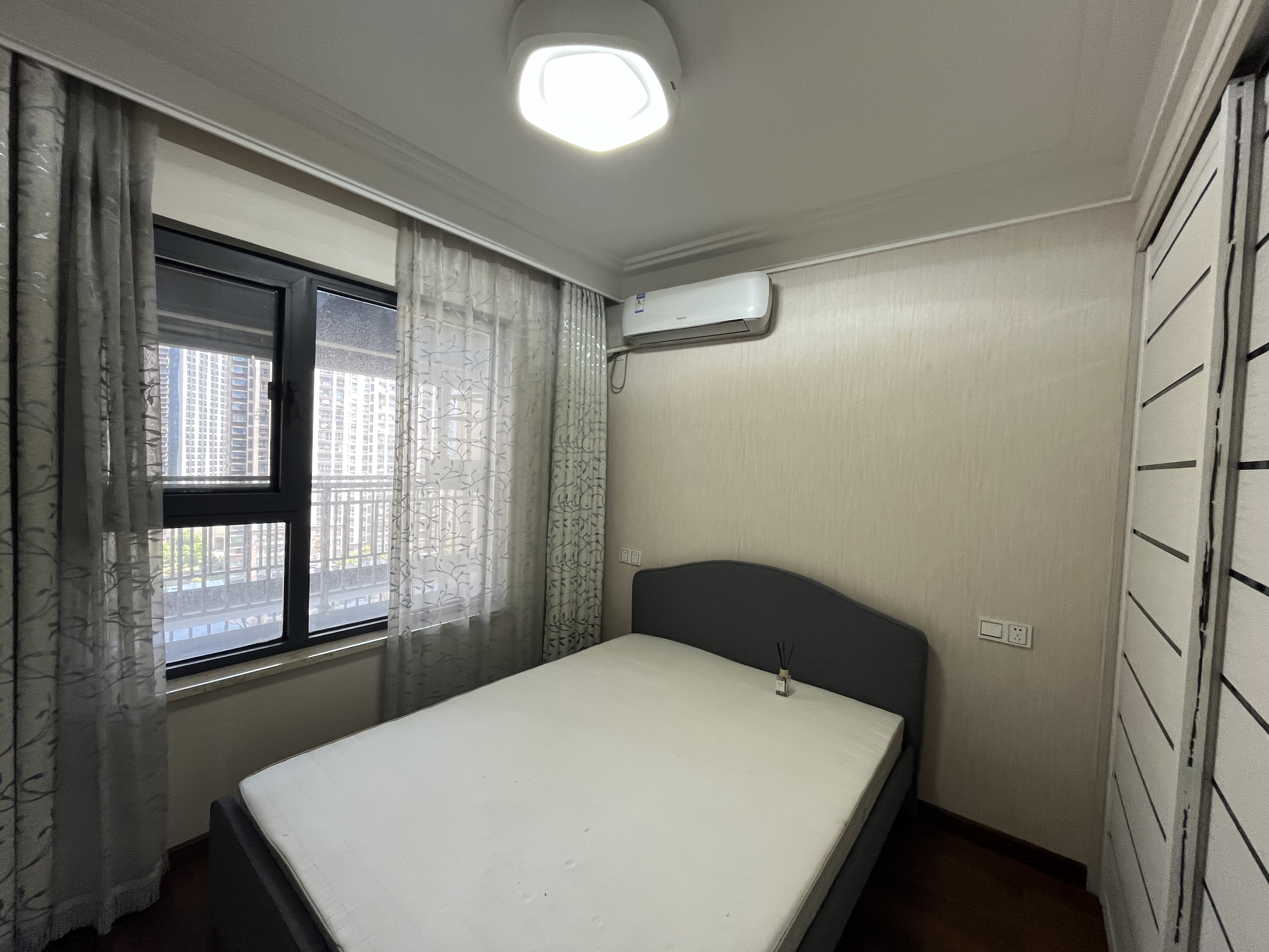 万达华府 3室2厅1卫 90.89m²