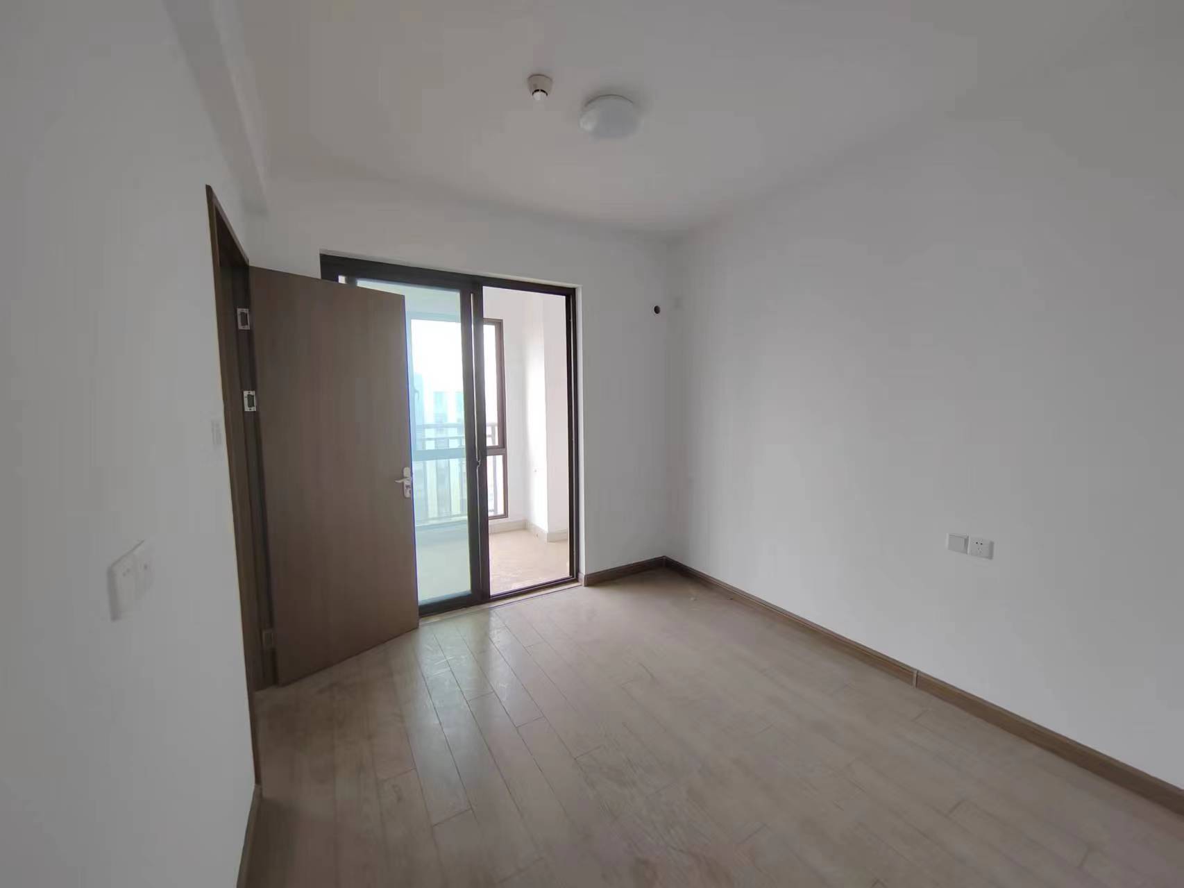 华强国际公馆 4室2厅2卫 150.00m&sup2;