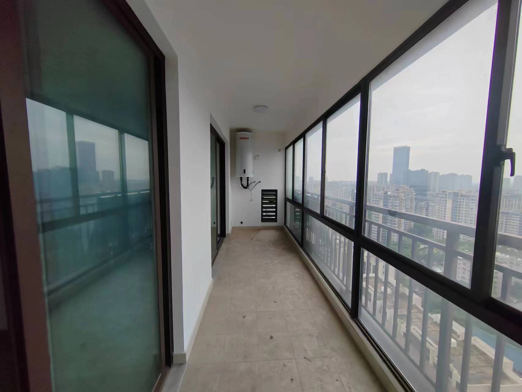 华强国际公馆 4室2厅2卫 150.00m&sup2;