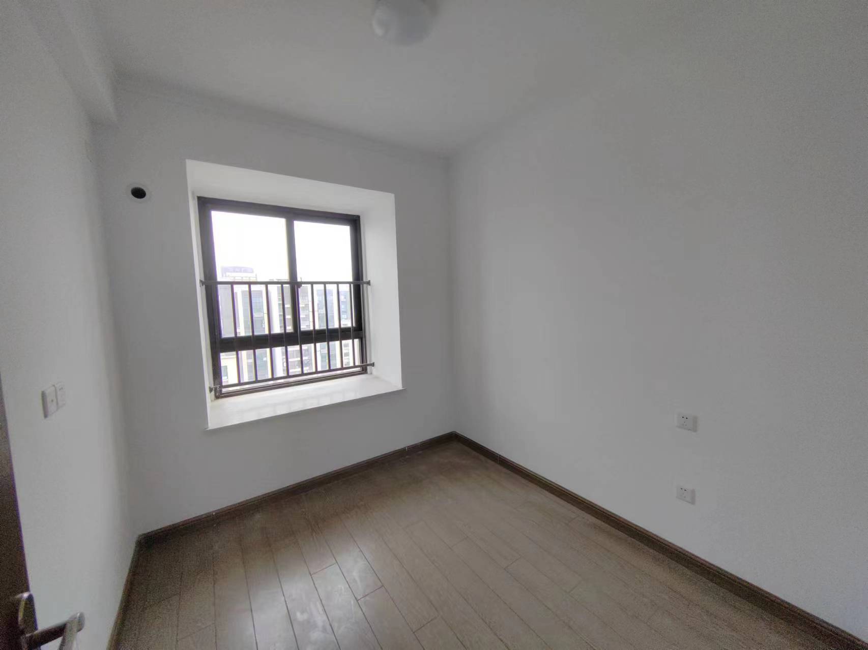 华强国际公馆 4室2厅2卫 150.00m&sup2;
