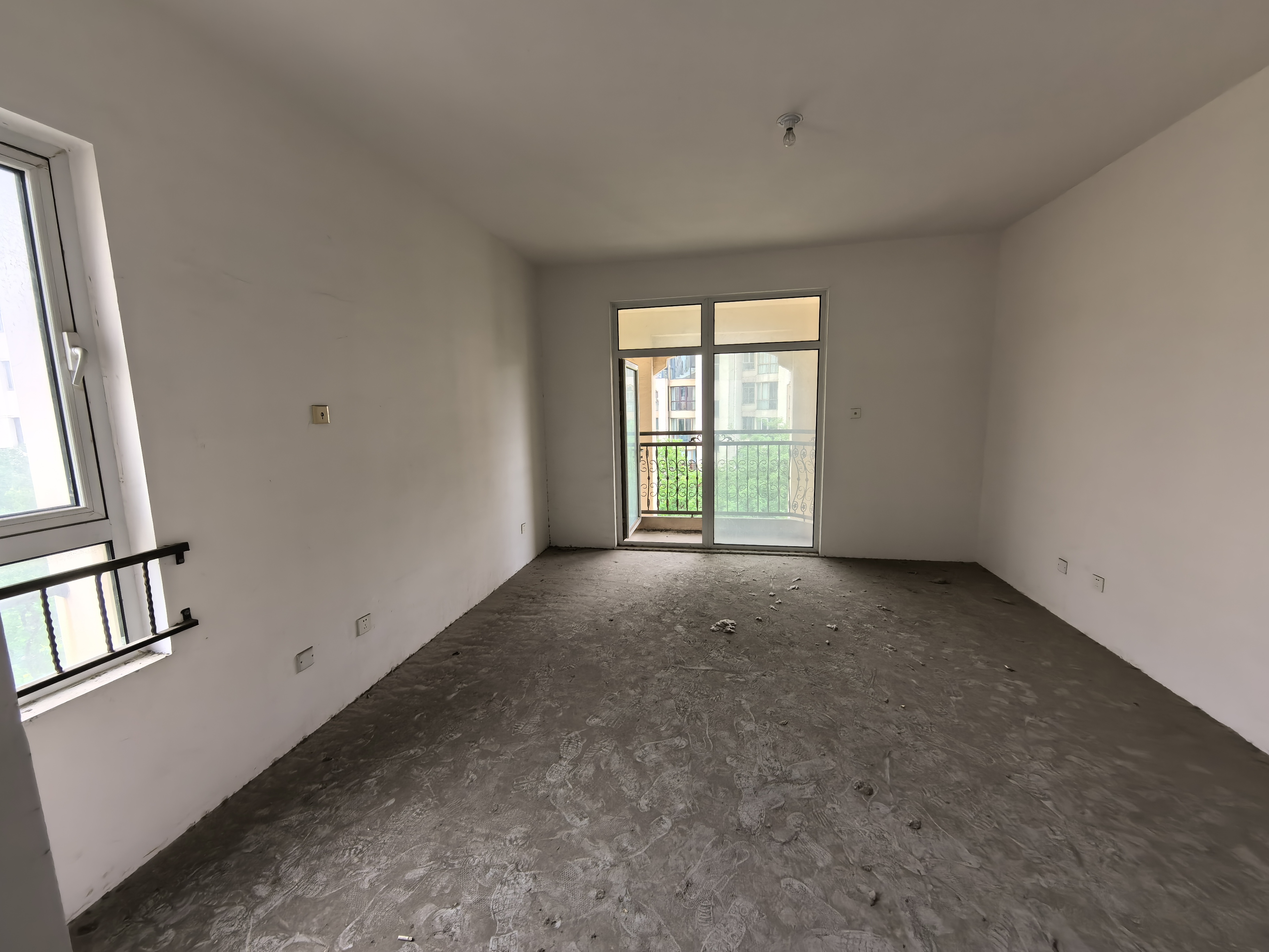 军山花园 4室2厅3卫 210.00m&sup2;