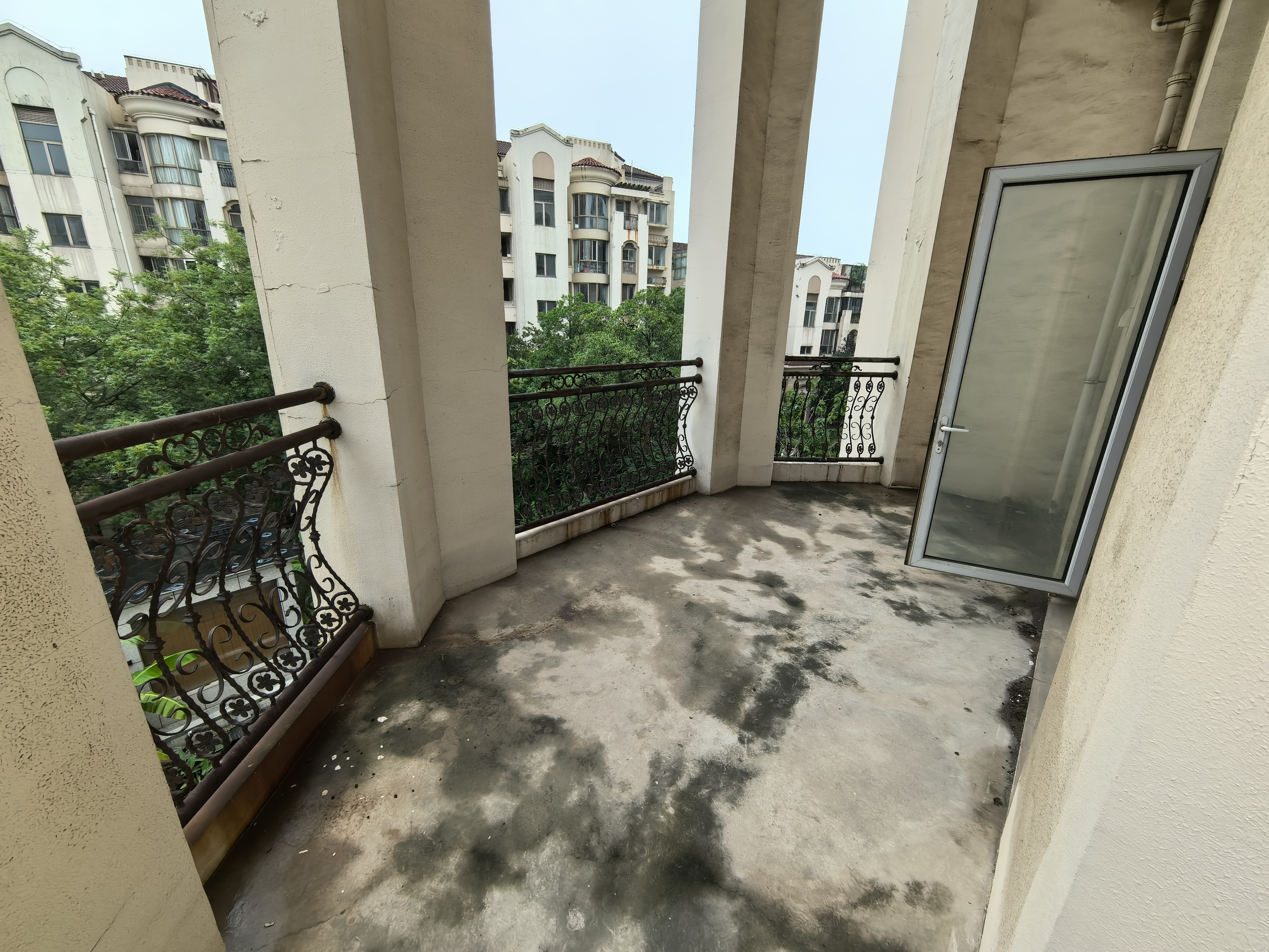 军山花园 4室2厅3卫 210.00m&sup2;