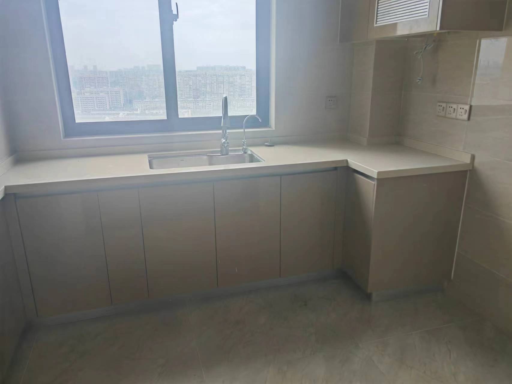 中南世纪花城三期 3室2厅2卫 135m&sup2;