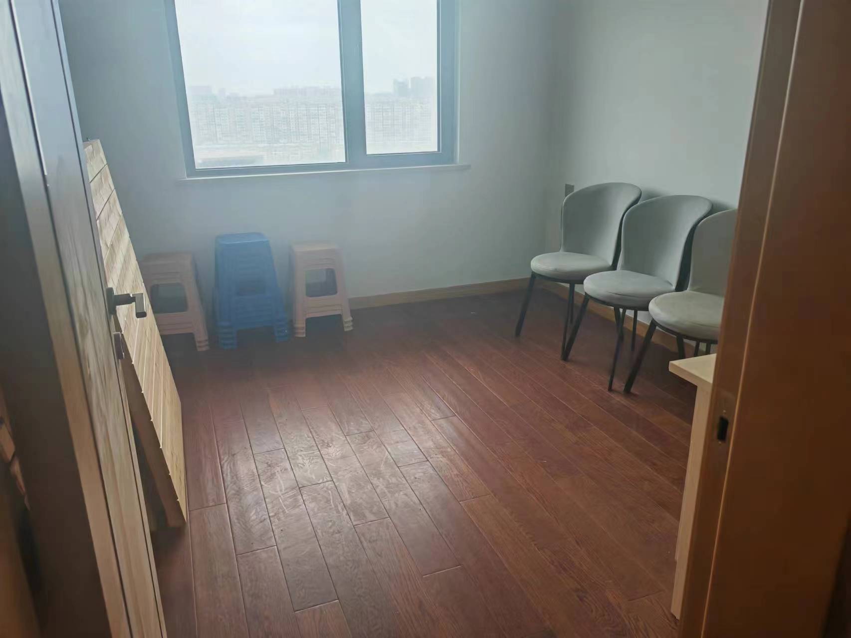 中南世纪花城三期 3室2厅2卫 135m&sup2;