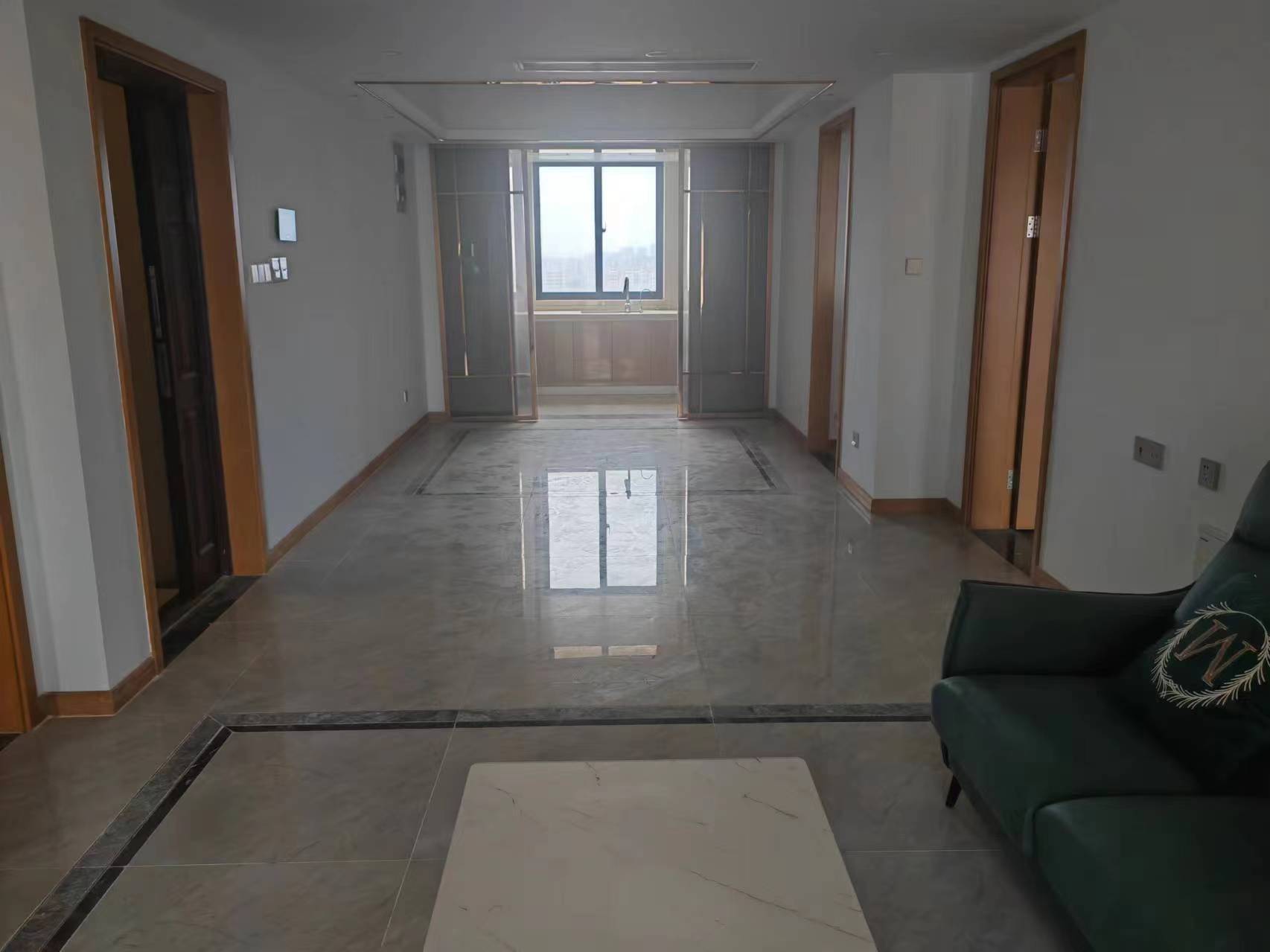 中南世纪花城三期 3室2厅2卫 135m&sup2;
