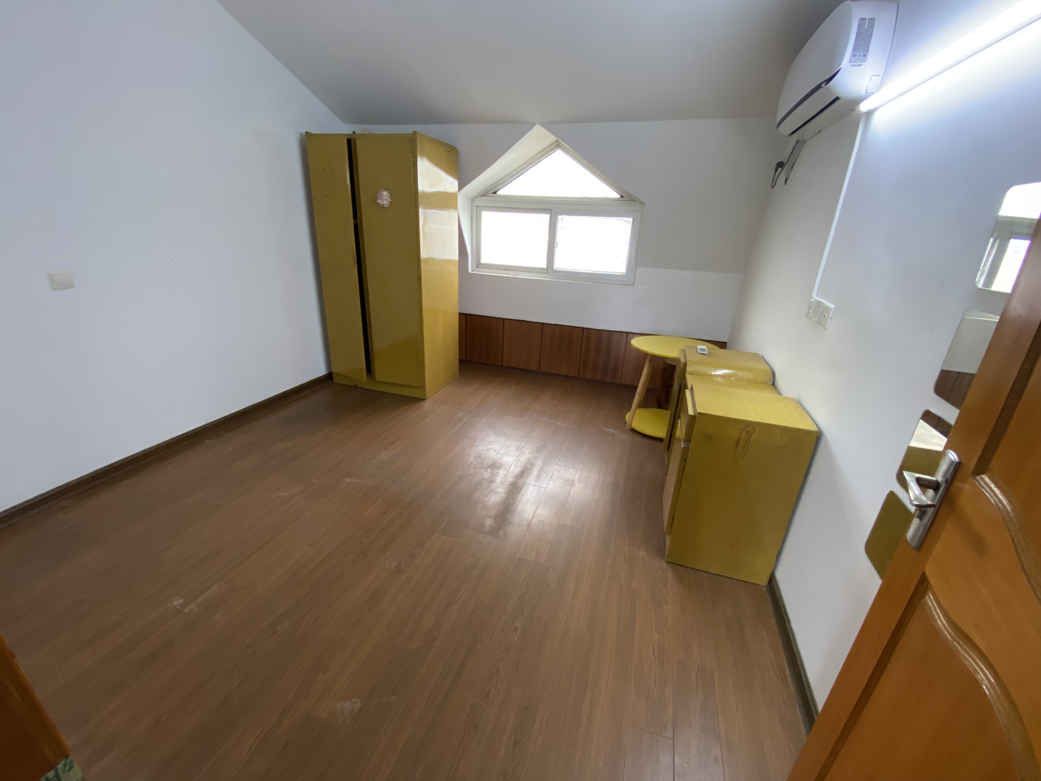 外滩小区 4室2厅1卫 131.64m&sup2;