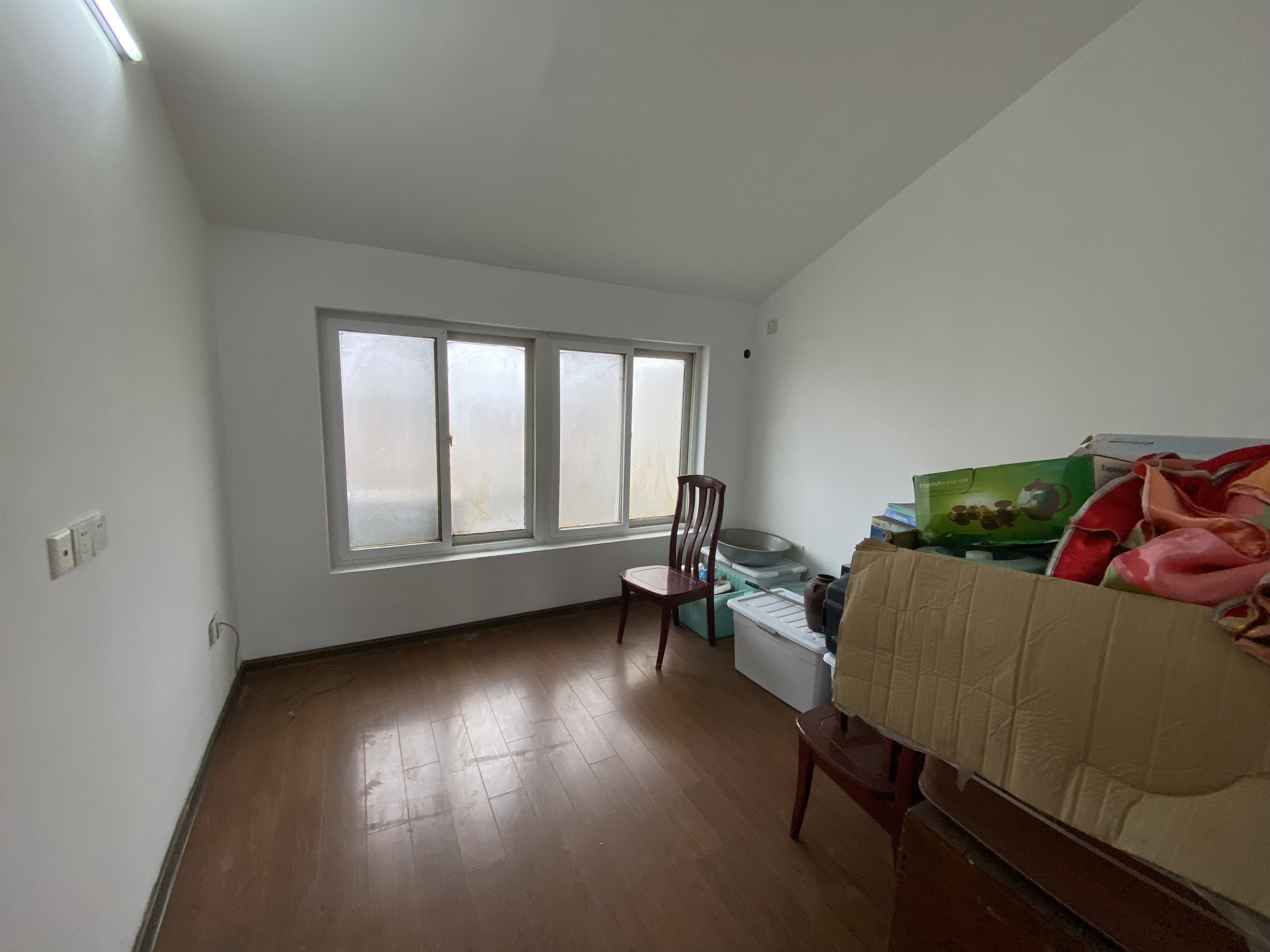 外滩小区 4室2厅1卫 131.64m&sup2;