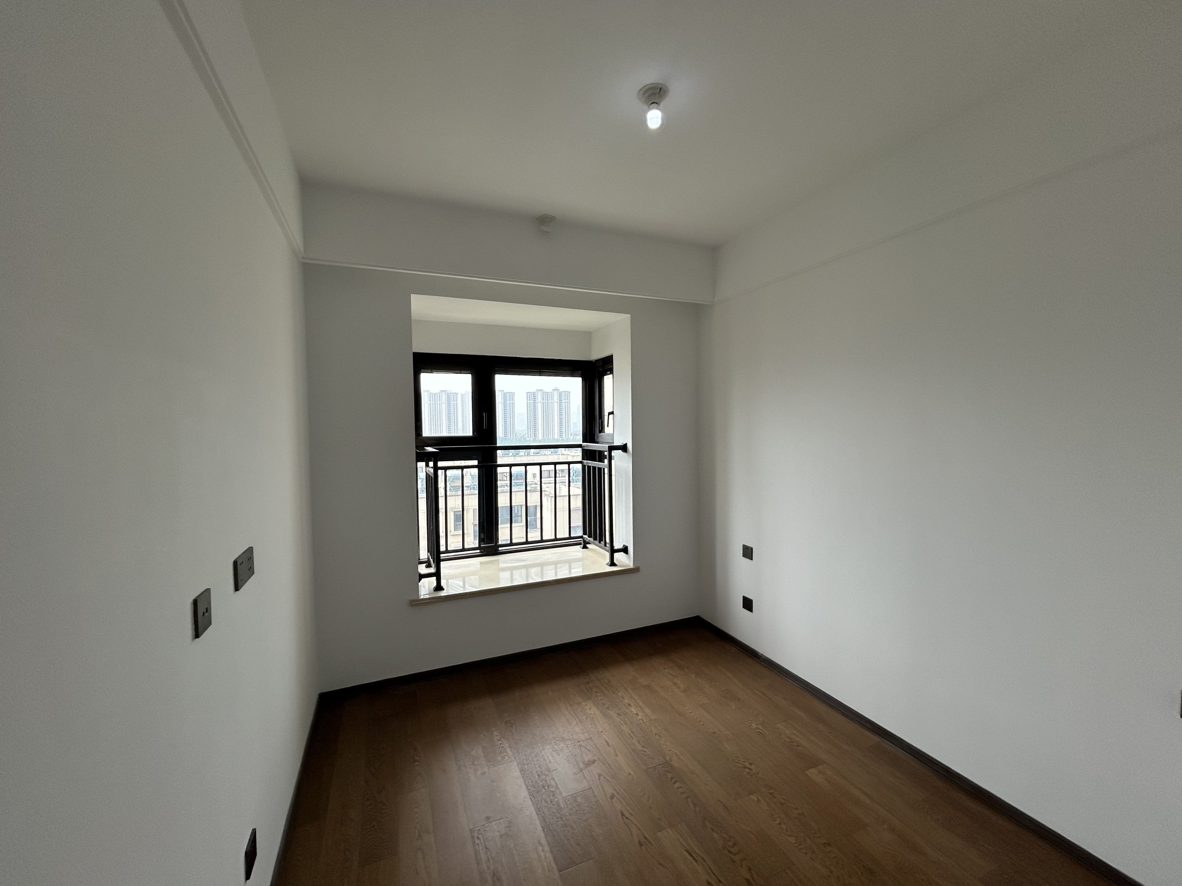 春风南岸东园 5室2厅2卫 142m&sup2;