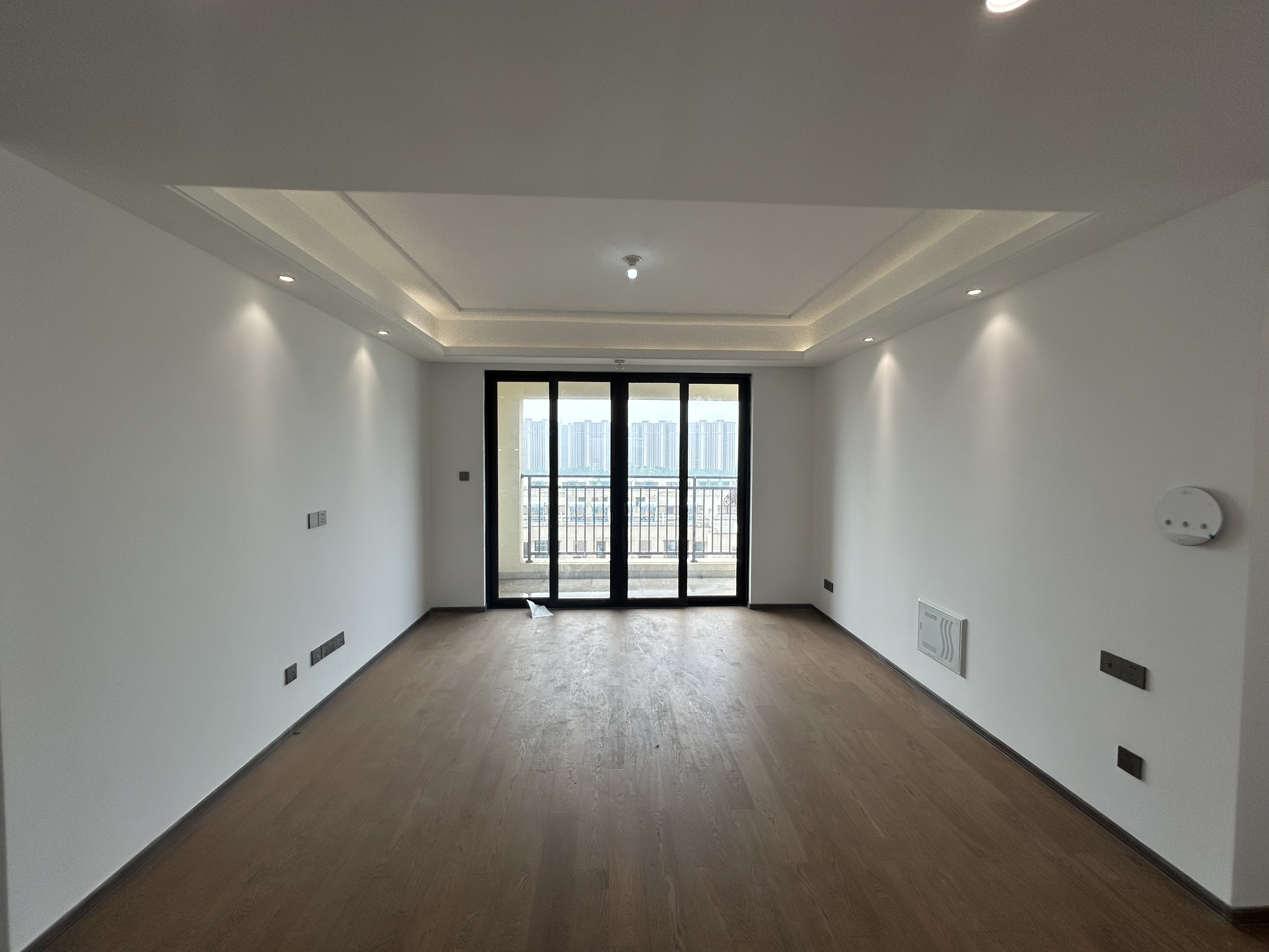 春风南岸东园 5室2厅2卫 142m²