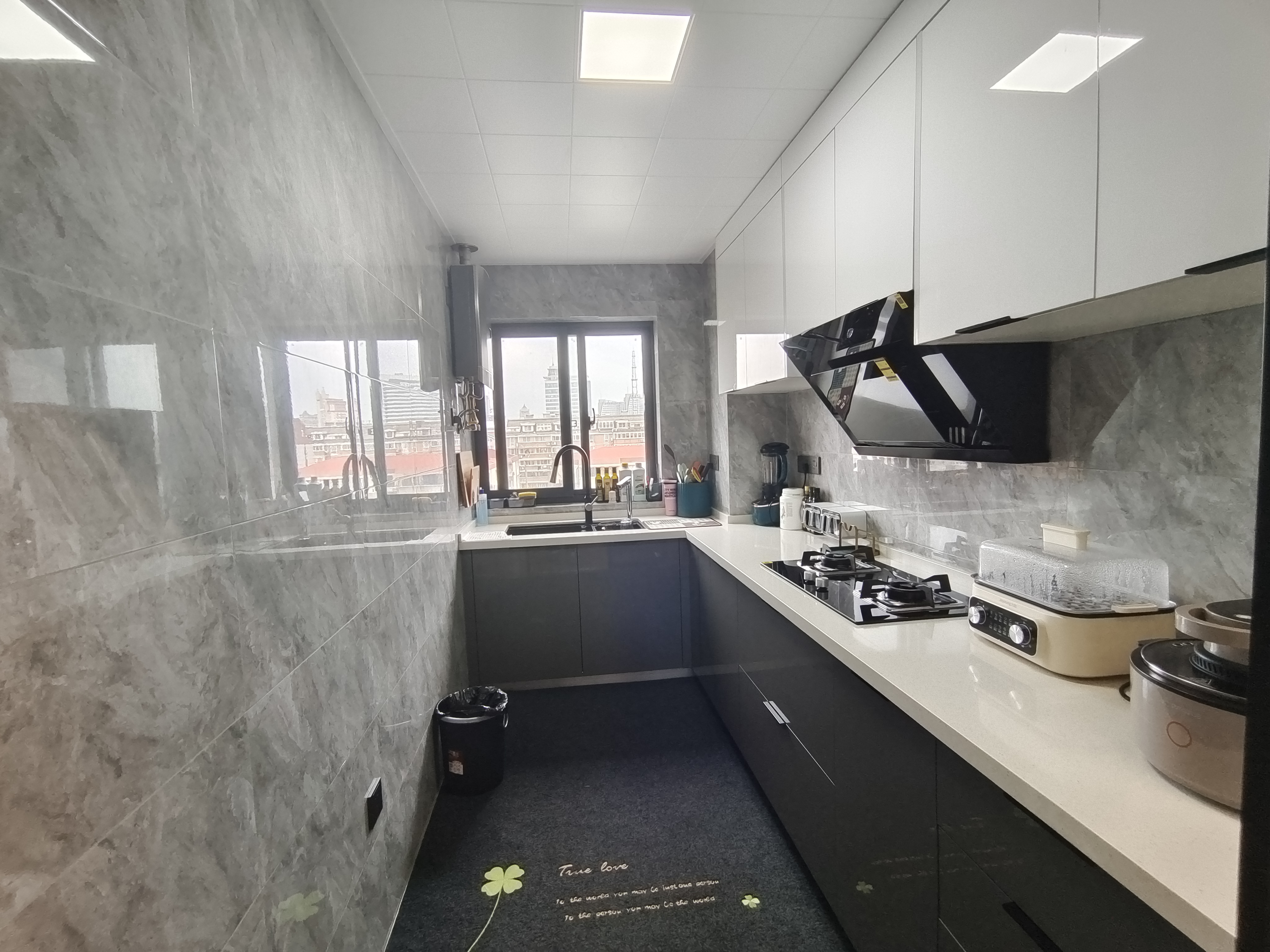 光明南村 6室2厅2卫 207m²