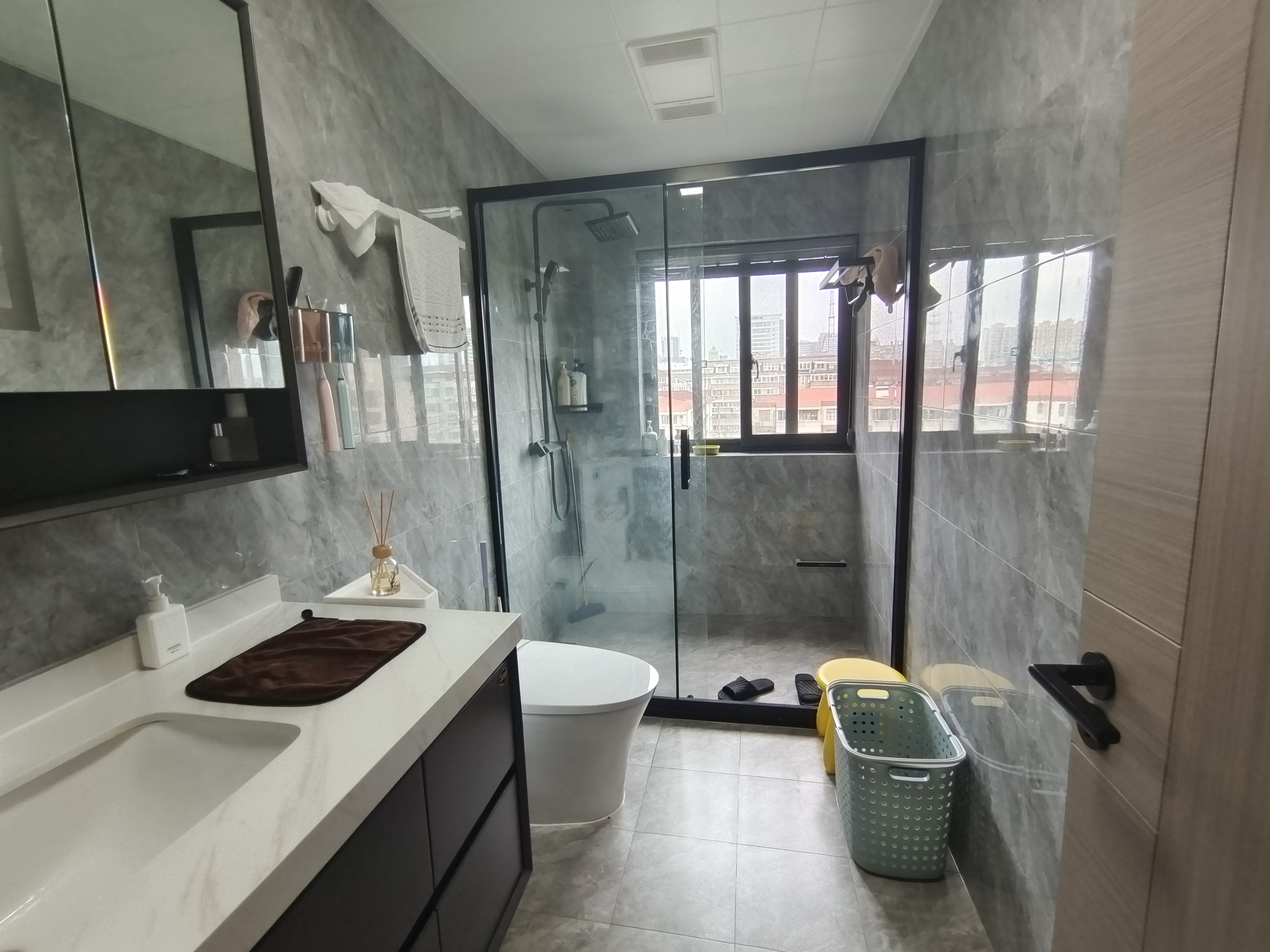 光明南村 6室2厅2卫 207m²