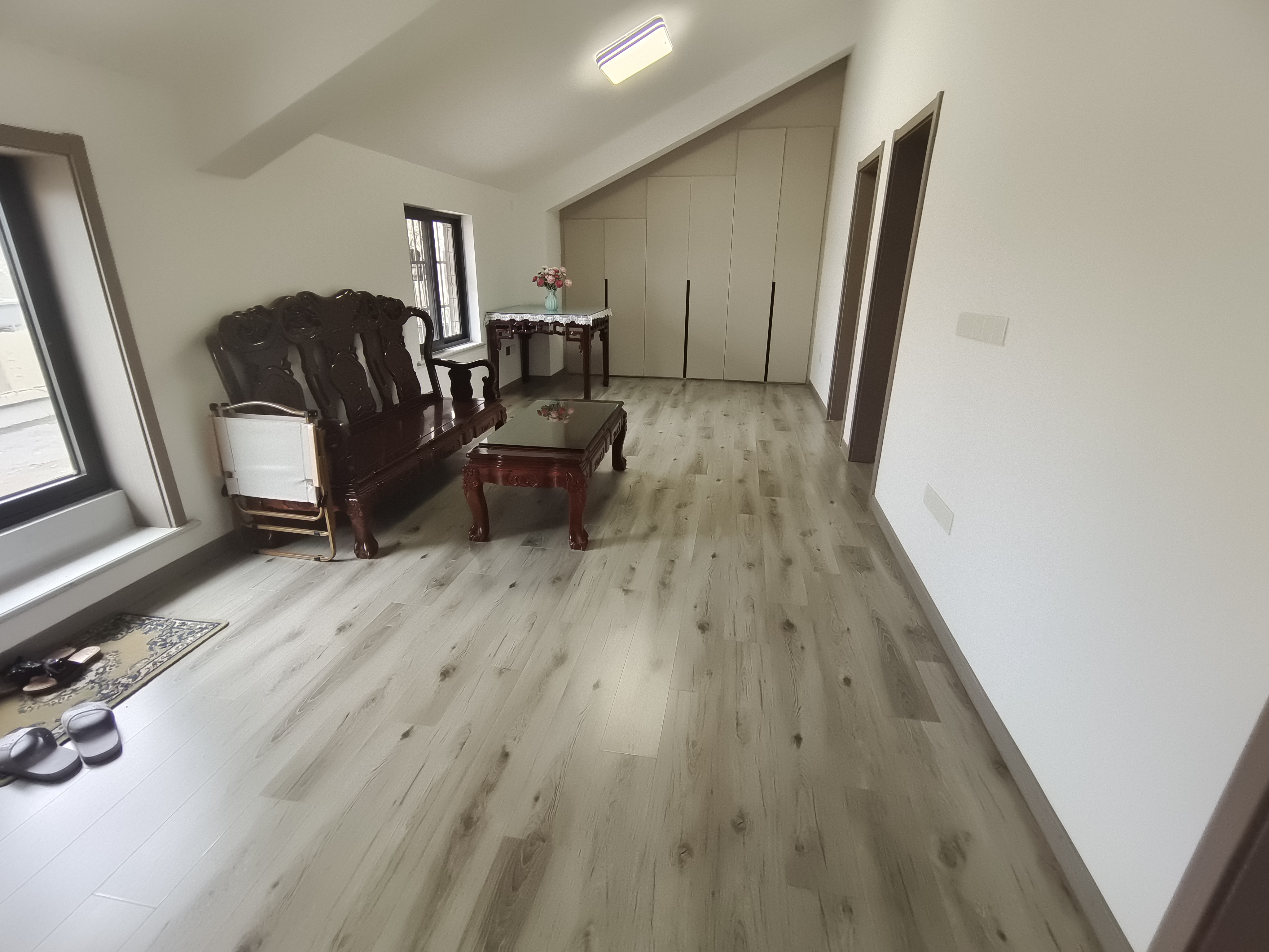 光明南村 6室2厅2卫 207m²
