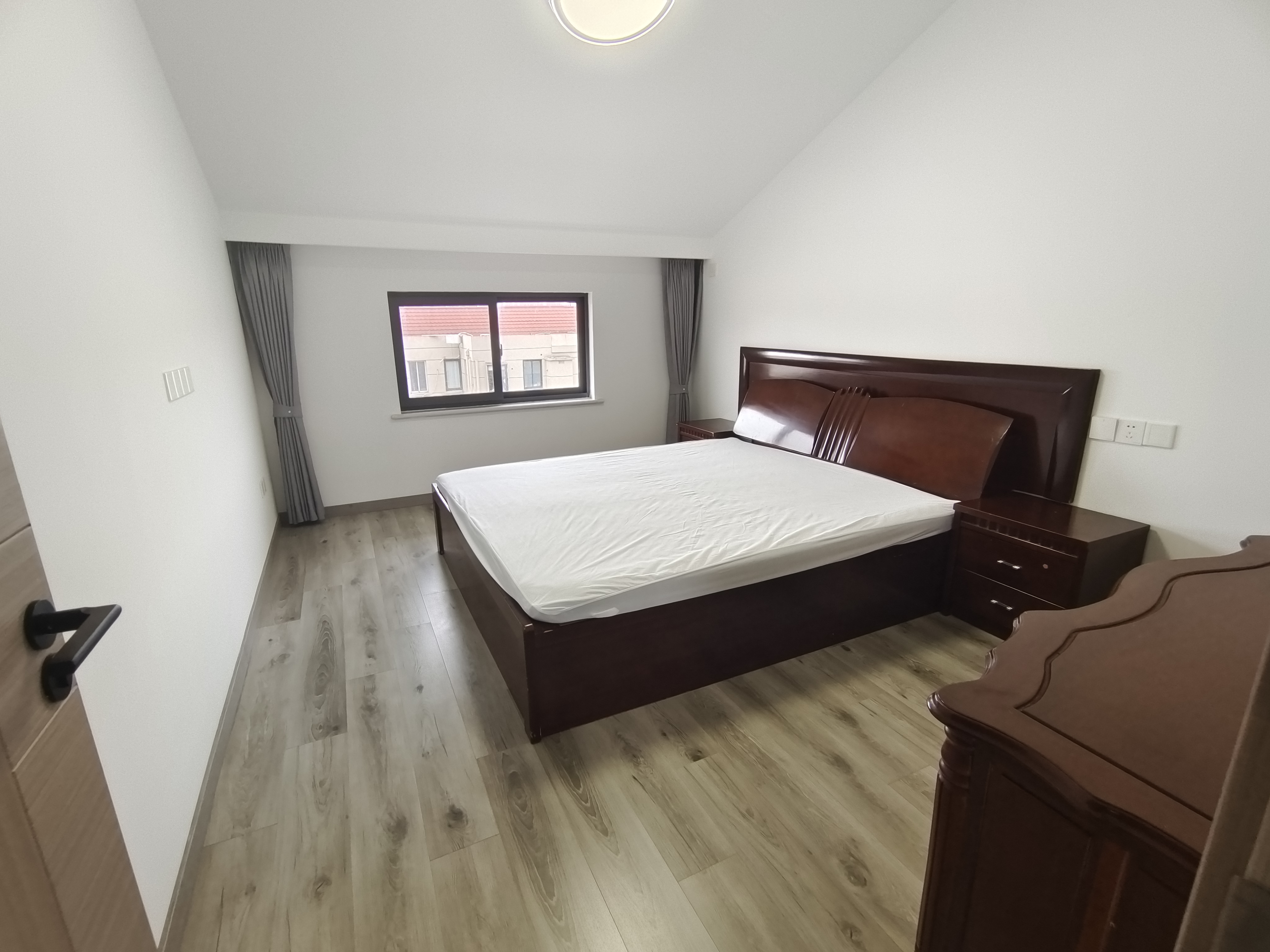 光明南村 6室2厅2卫 207m²