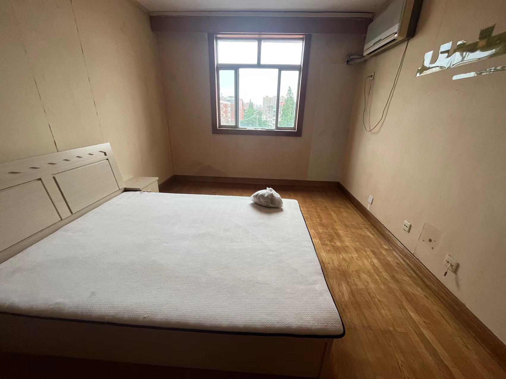 新桃园 3室1厅1卫 107m&sup2;
