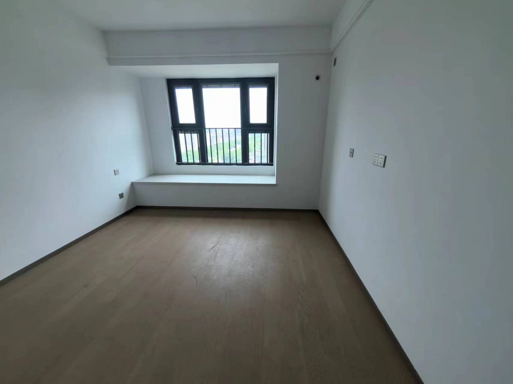 华禧铭苑 3室2厅1卫 102m&sup2;