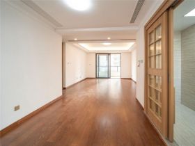 雍华府 4室2厅2卫 136m&sup2;
