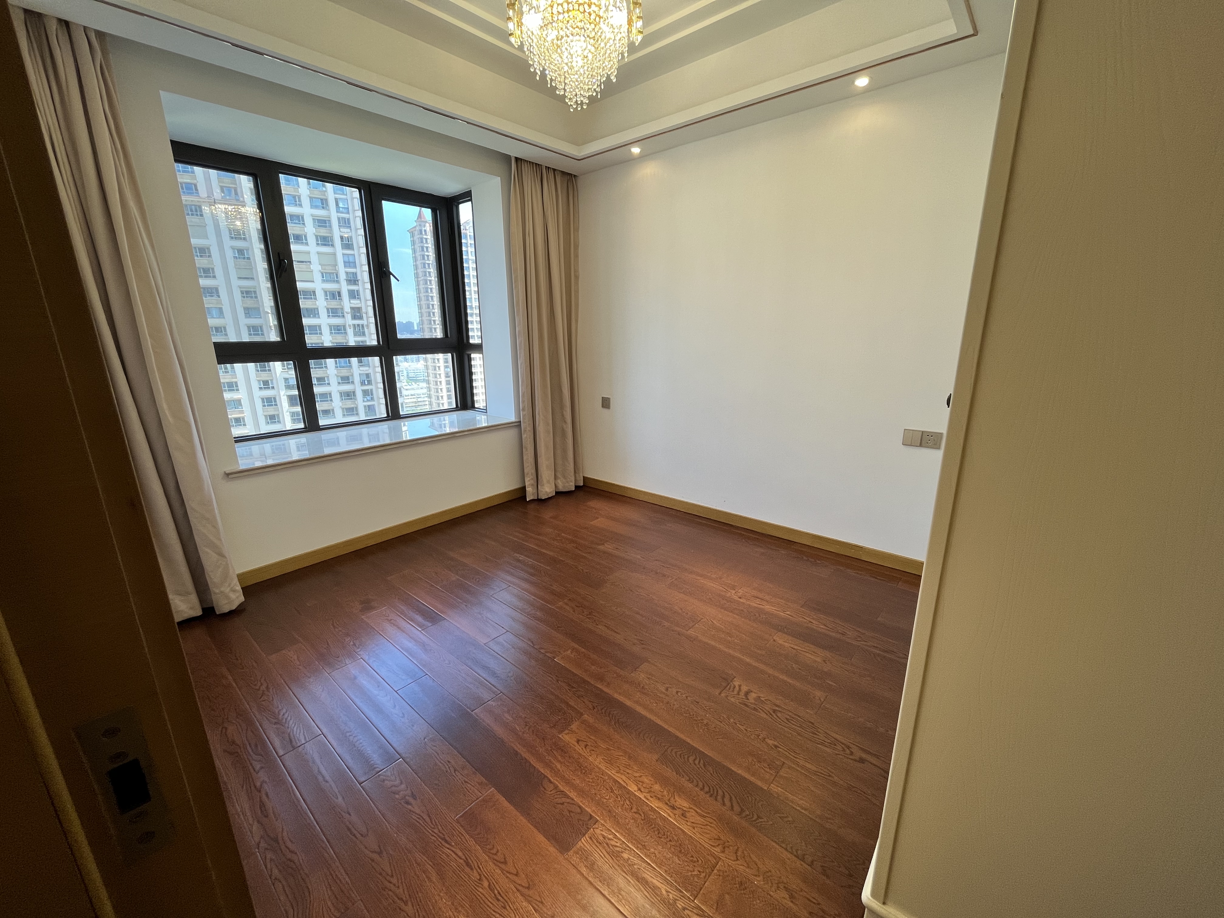 中南世纪花城三期 3室2厅2卫 125.00m²