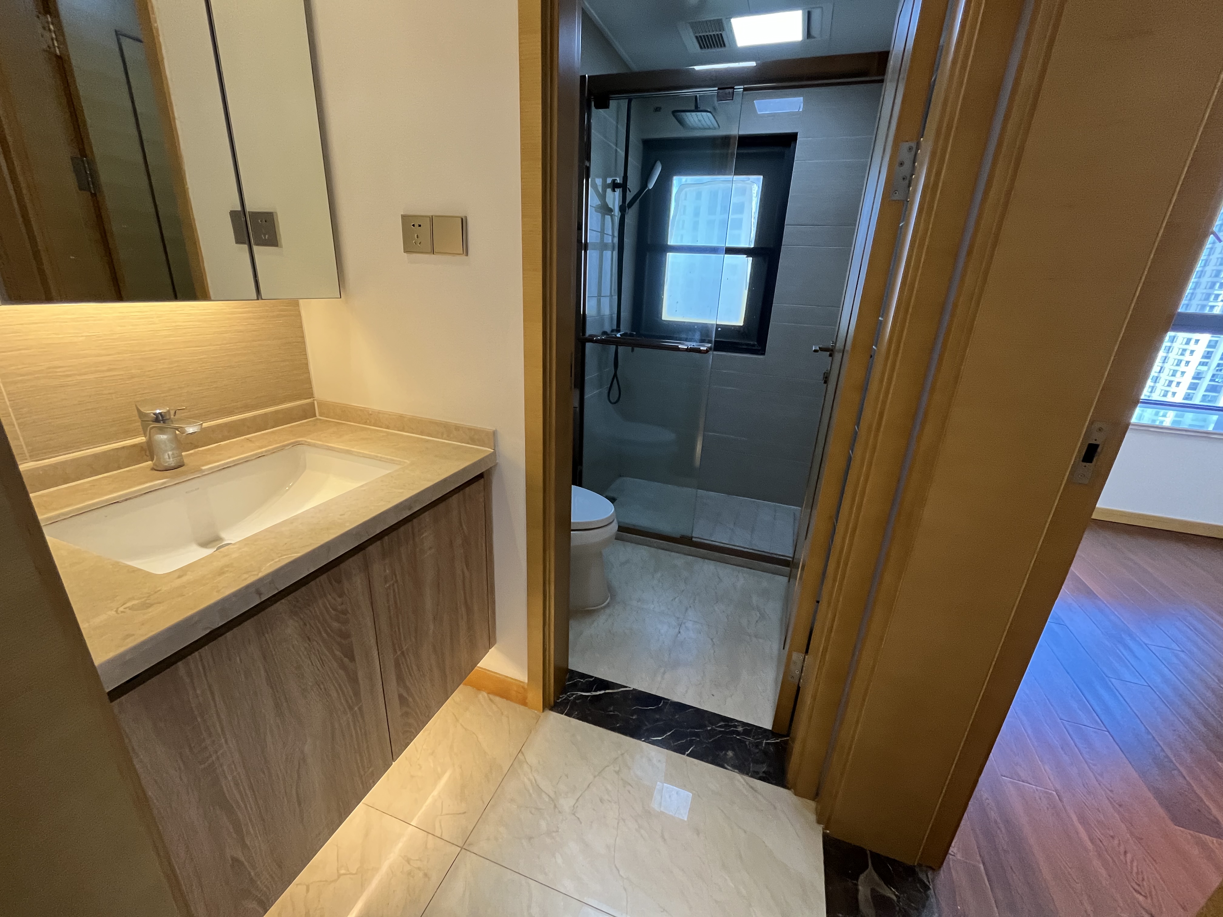 中南世纪花城三期 3室2厅2卫 125.00m²