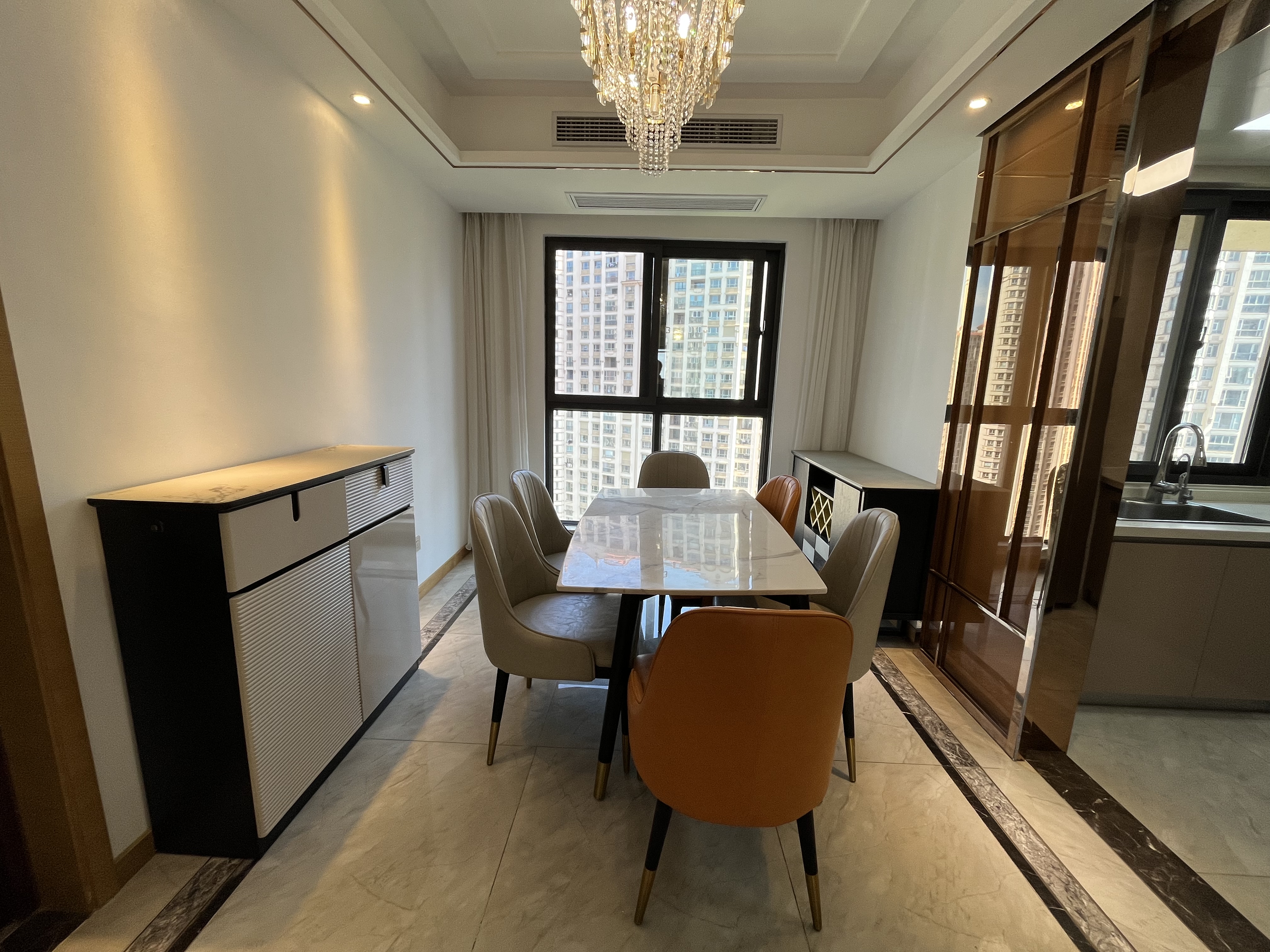 中南世纪花城三期 3室2厅2卫 125.00m²