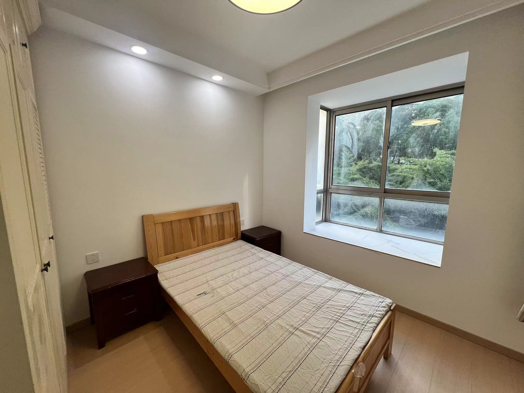 濠滨花园 3室2厅2卫 128m&sup2;