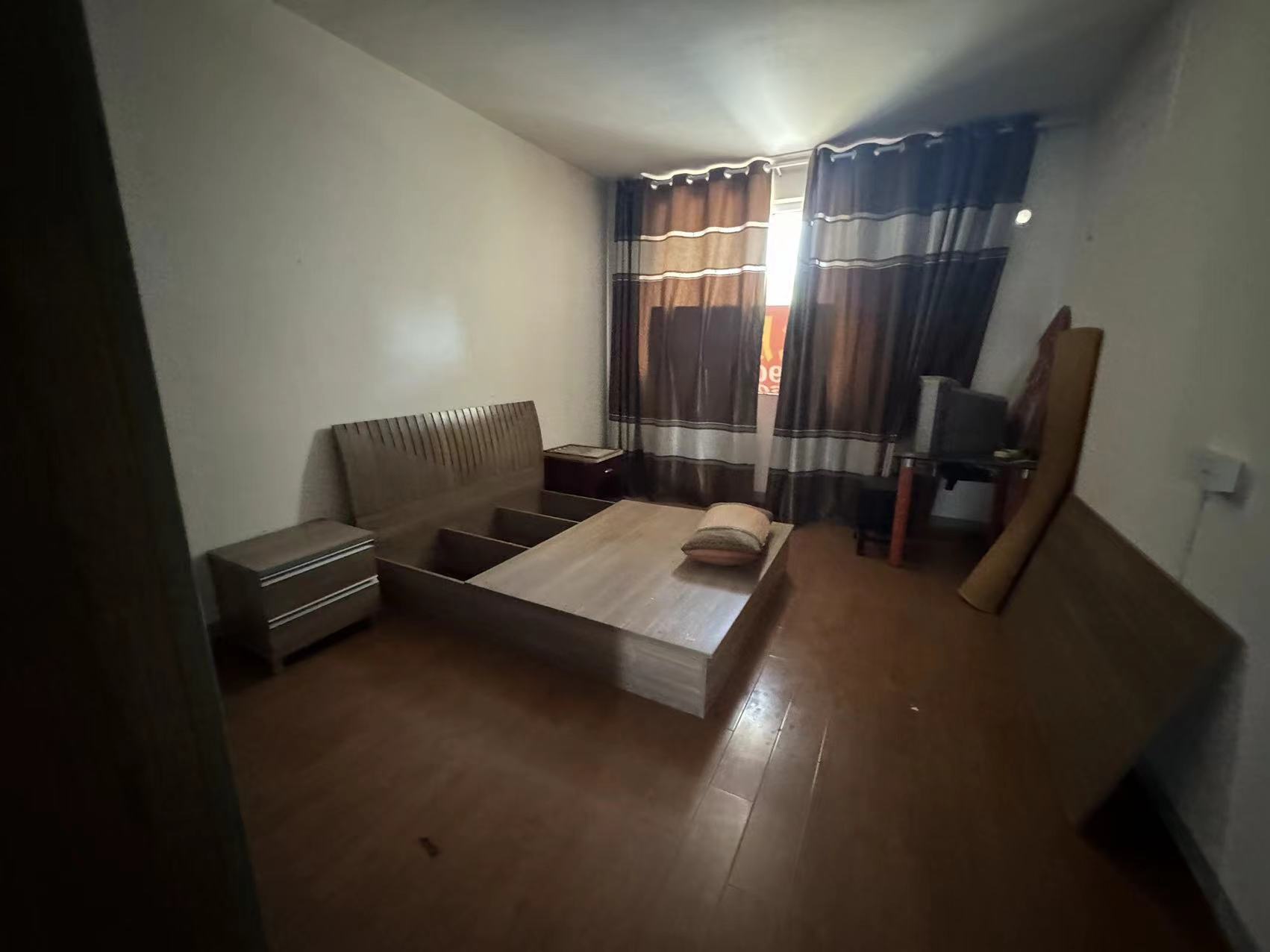 爱玛花苑 4室3厅2卫 246m&sup2;