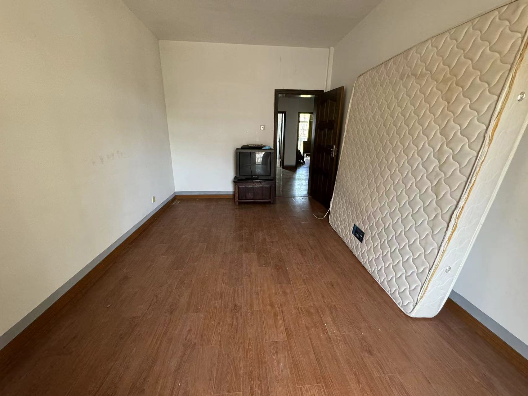 爱玛花苑 4室3厅2卫 246m&sup2;